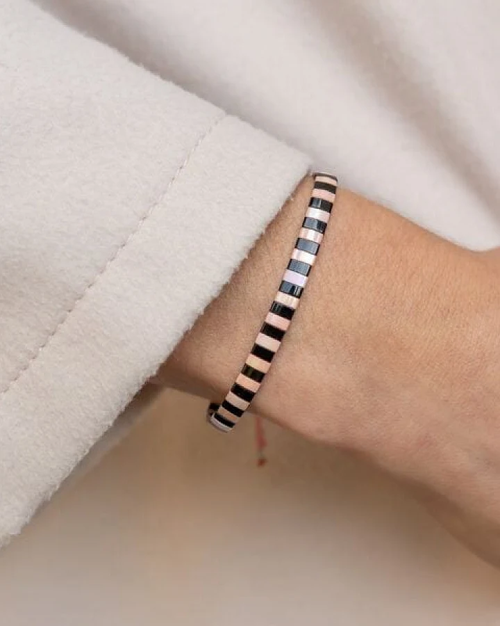 juni Breites Perlenarmband "Tender Punk" schwarz / rosa