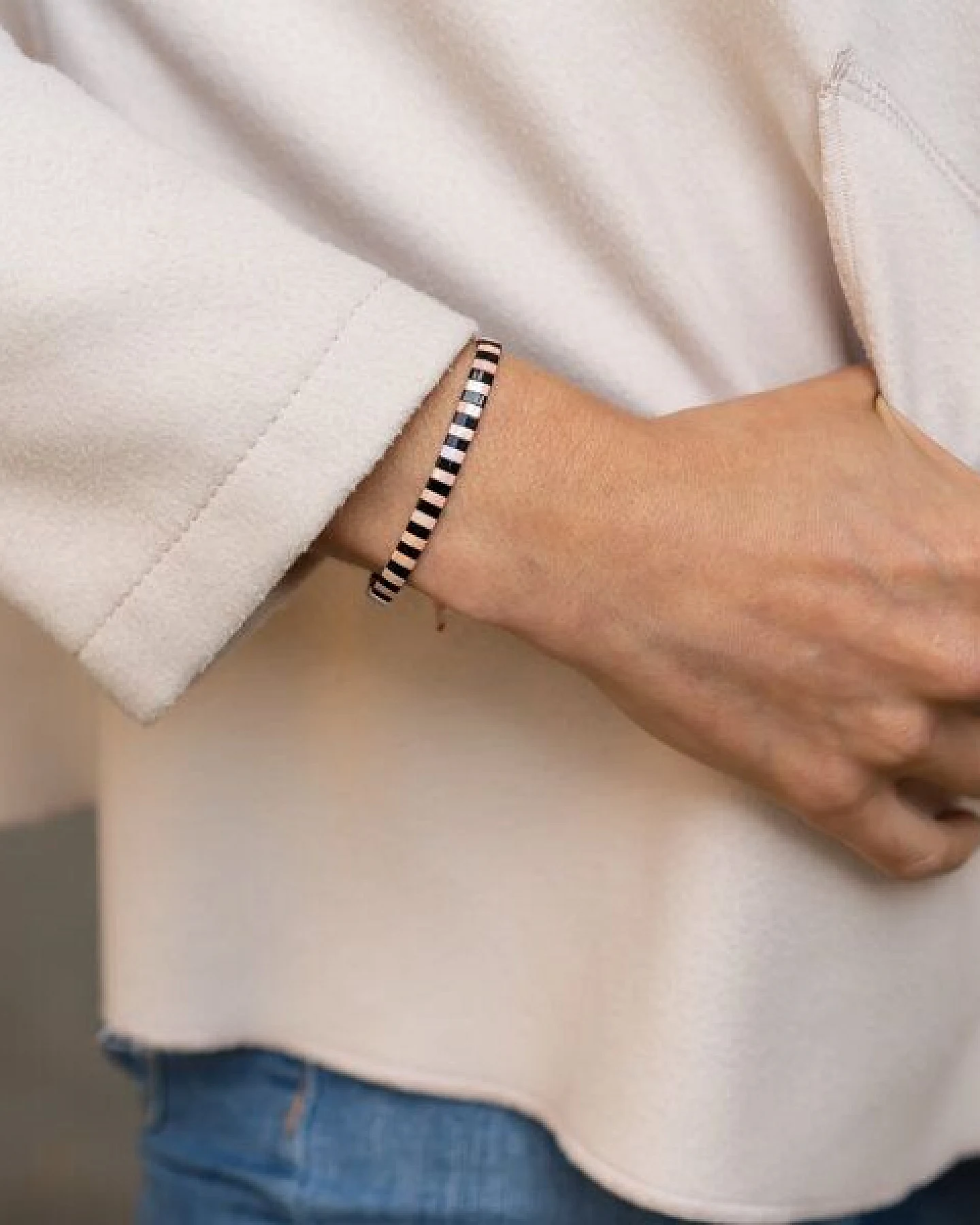 juni Breites Perlenarmband "Tender Punk" schwarz / rosa – Ansicht 3