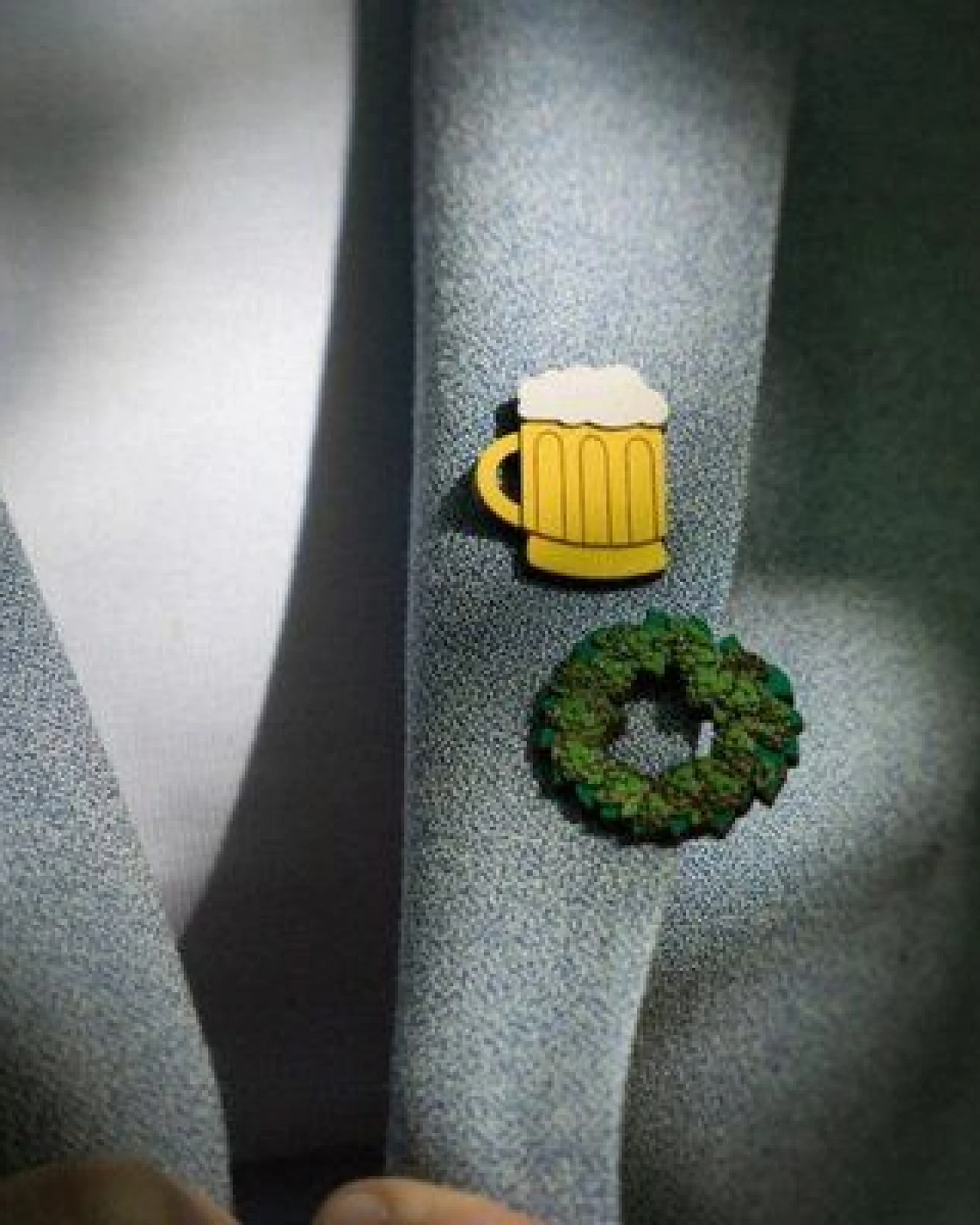BeWooden Holzbrosche Beer Brooch – Handgefertigter Schmuck aus Holz – Ansicht 3