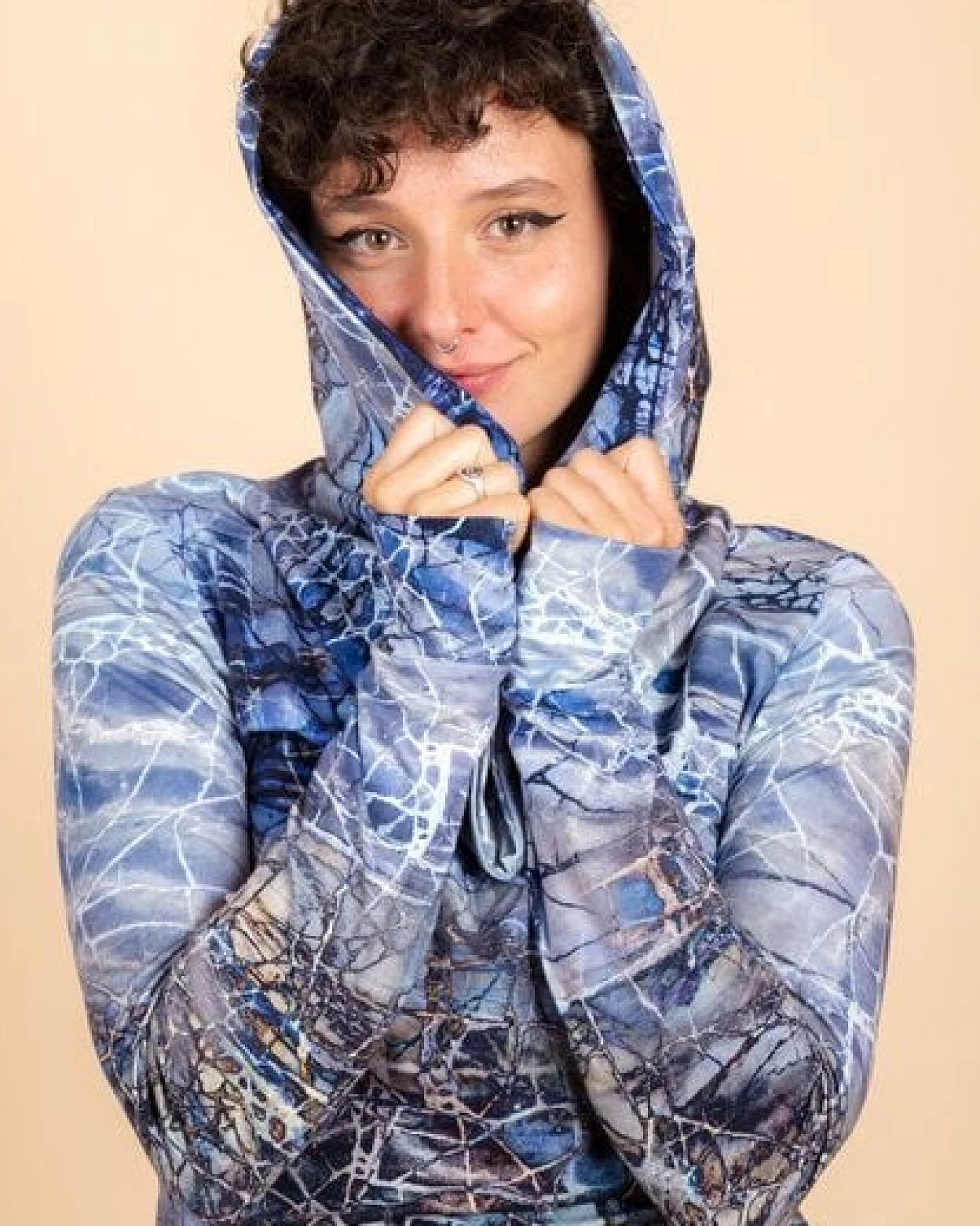Die rote Zora Zora Hoodie mit Muster – Ansicht 4