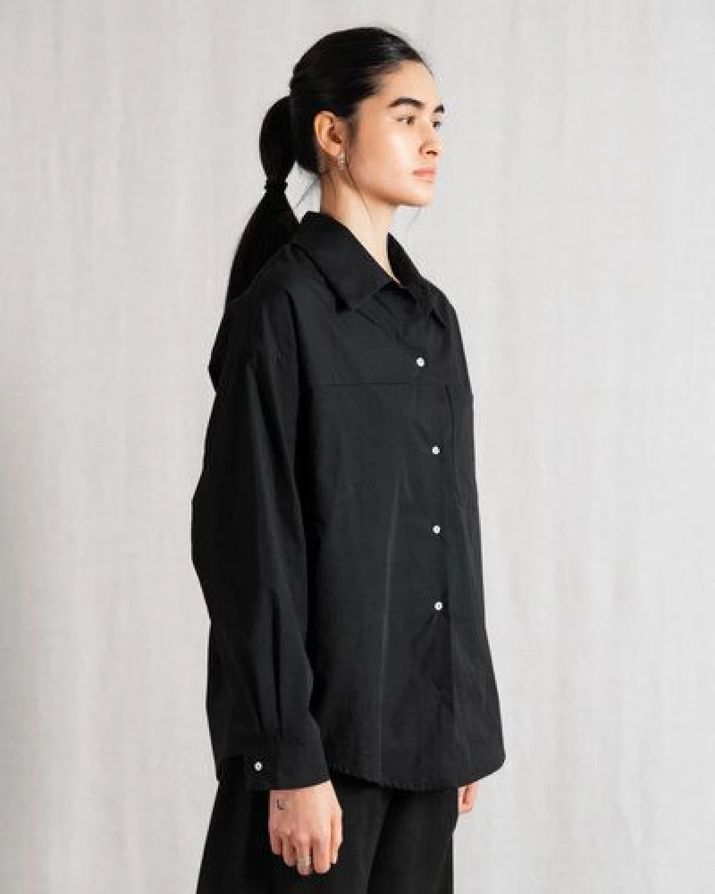 Jyoti - Fair Works Bio-Baumwoll Shirt Ashrit – Ansicht 3