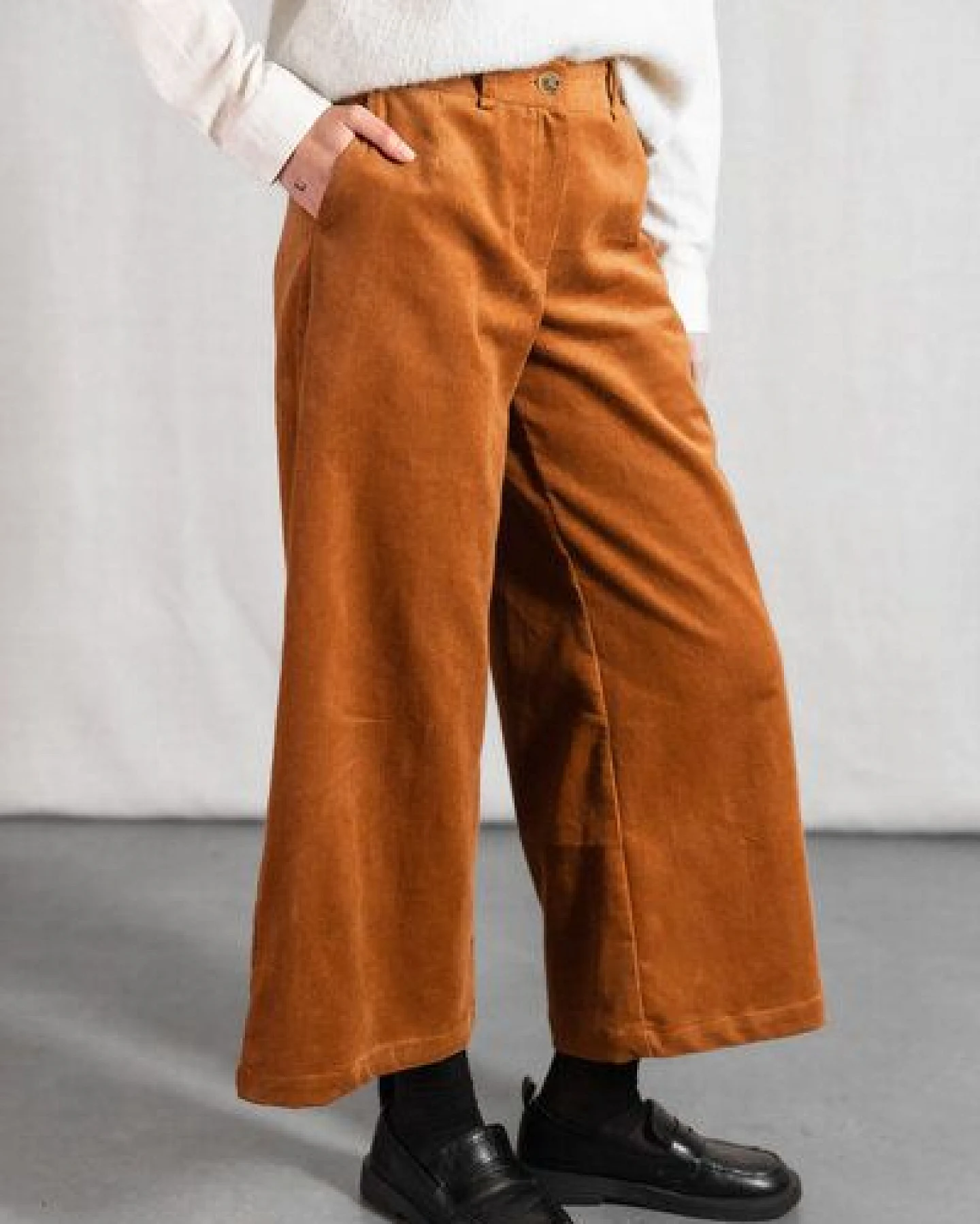 Jyoti - Fair Works Bio-Baumwollcord Culotte Hemani – Ansicht 3