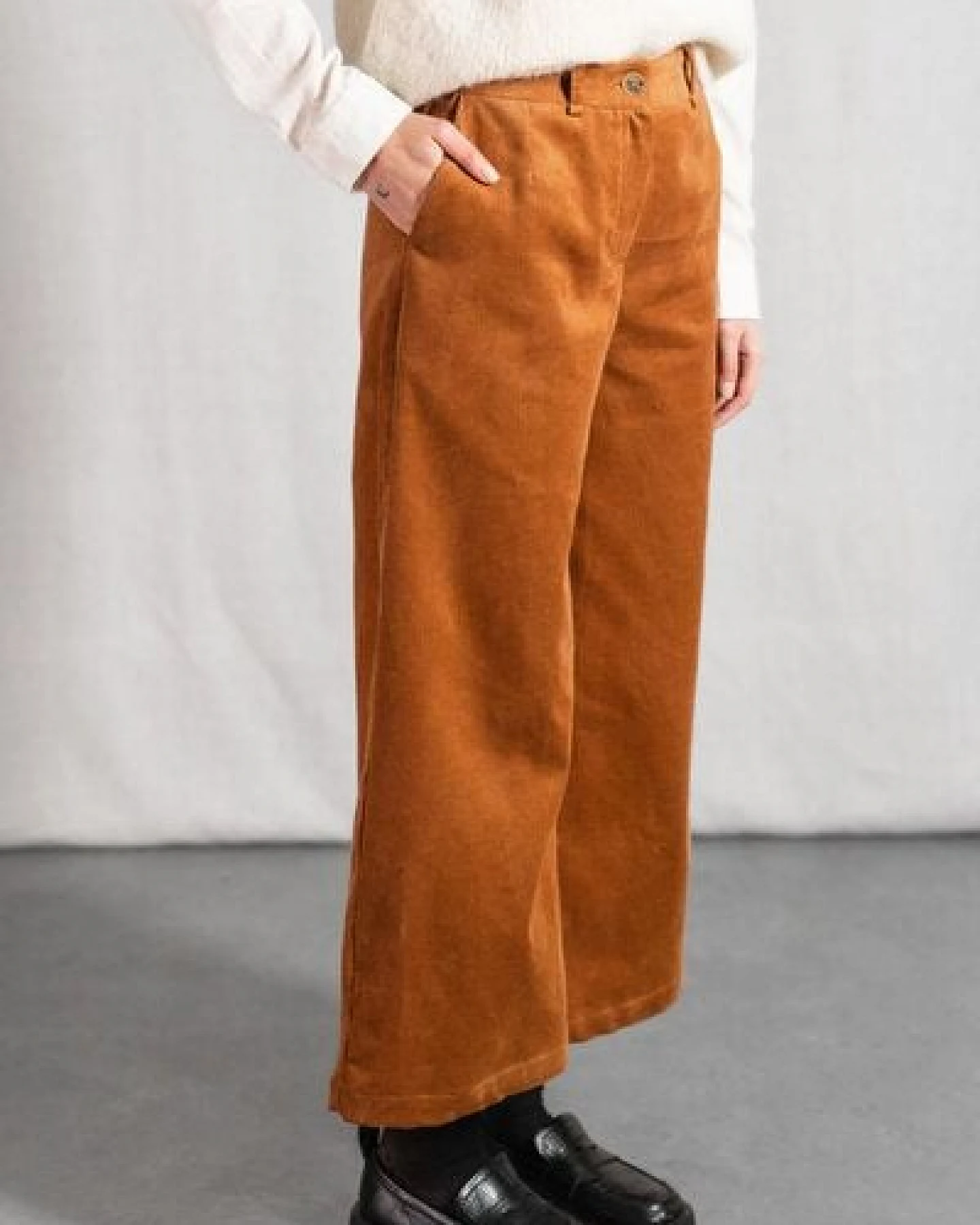 Jyoti - Fair Works Bio-Baumwollcord Culotte Hemani – Ansicht 4