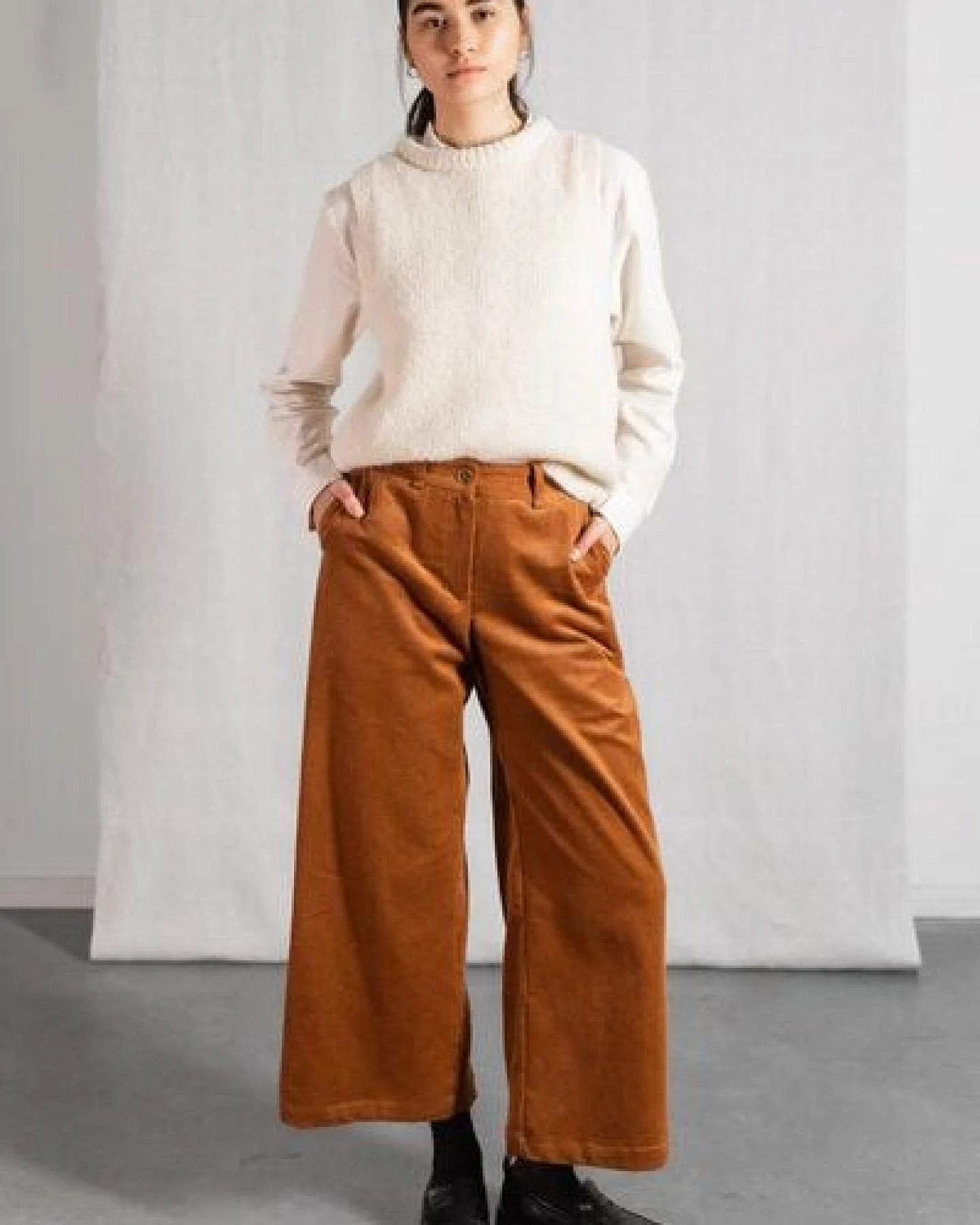 Jyoti - Fair Works Bio-Baumwollcord Culotte Hemani – Ansicht 2