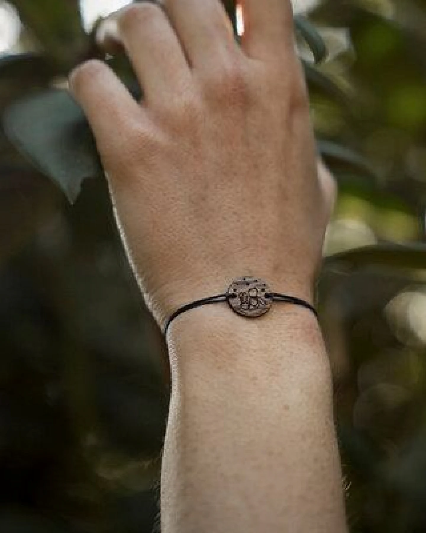 BeWooden Holzarmband Prince – handgefertigter Schmuck mit Holzdetail – Ansicht 2