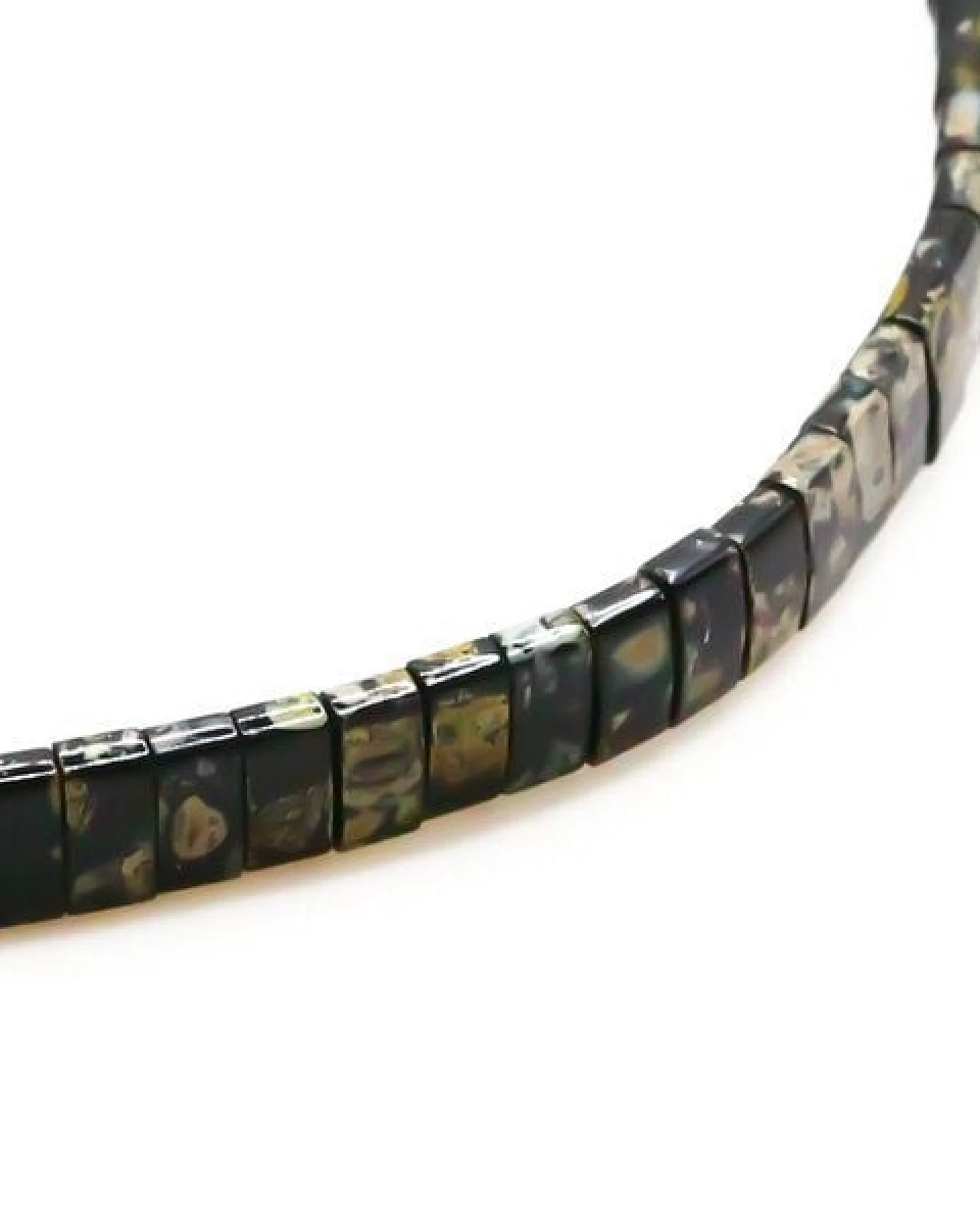 juni Schwarzes Perlenarmband "Noiré" mit verstellbarer Schiebeperle aus recyceltem Gold oder Silber – Ansicht 2