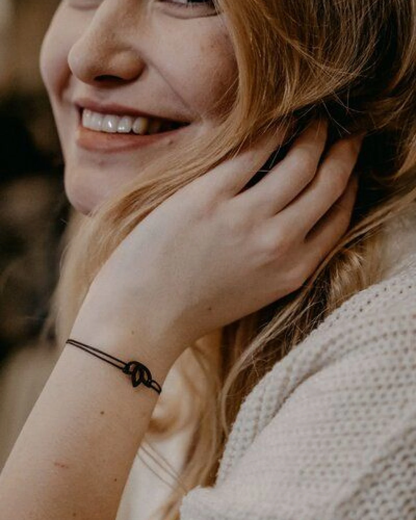 BeWooden Holzarmband Lotus – handgefertigter, nachhaltiger Schmuck mit Lotus-Symbol – Ansicht 3