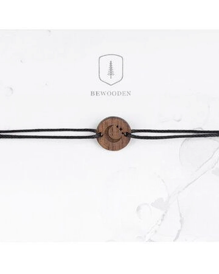 BeWooden Holzarmband Moon – handgefertigter, nachhaltiger Schmuck mit Mondmotiv