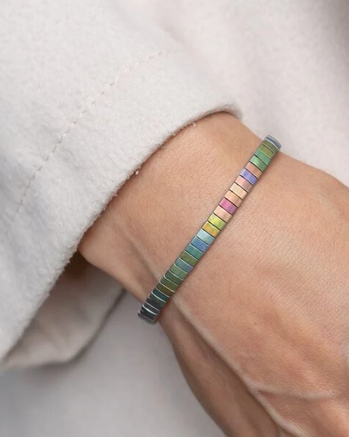 juni Regenbogen Armband "Rainbow" matt - mit verstellbarer Schiebeperle aus recyceltem Gold oder Silber