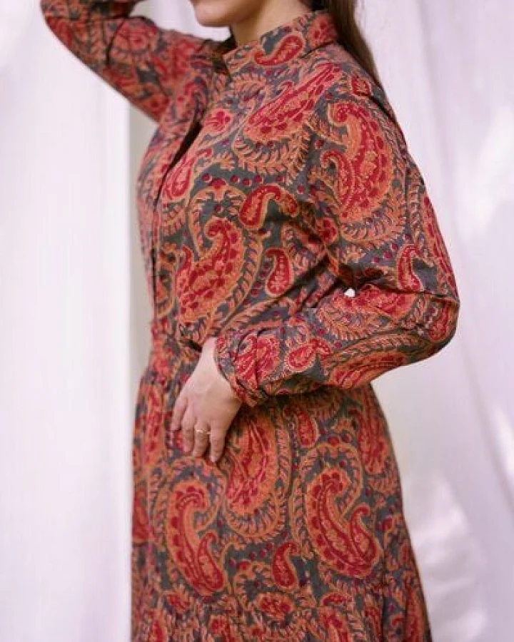 Haus of Namaste Unisex-Hemd in Burnt Orange aus 100 % Bio-Baumwolle, nachhaltig & ethisch hergestellt.