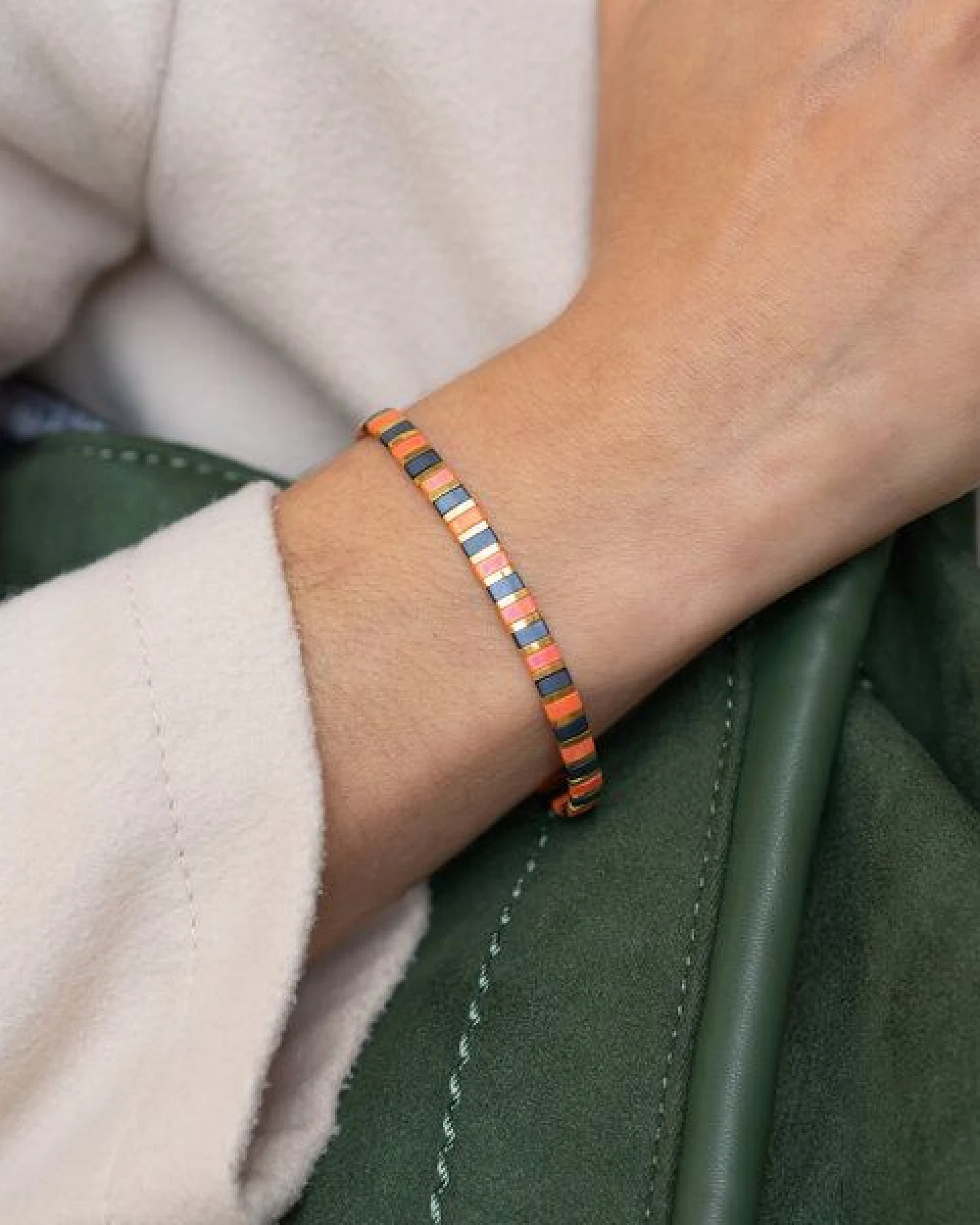 juni Armband "Royal Peach" - breites Perlenarmband in nachtblau und apricot – Ansicht 2