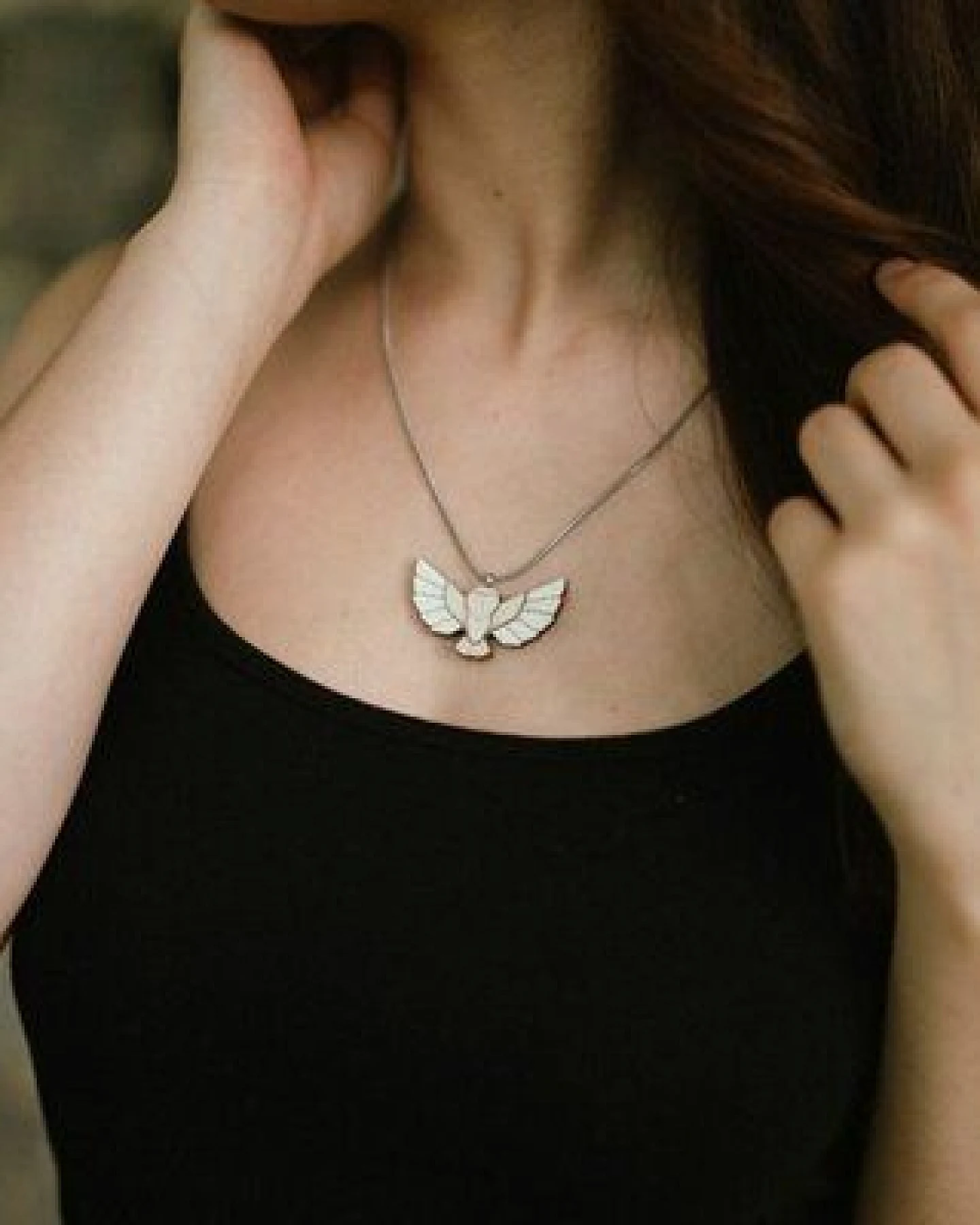 BeWooden Holzanhänger Snowy Owl Pendant – handgefertigtes Halskettenschmuckstück mit Eulenmotiv – Ansicht 2
