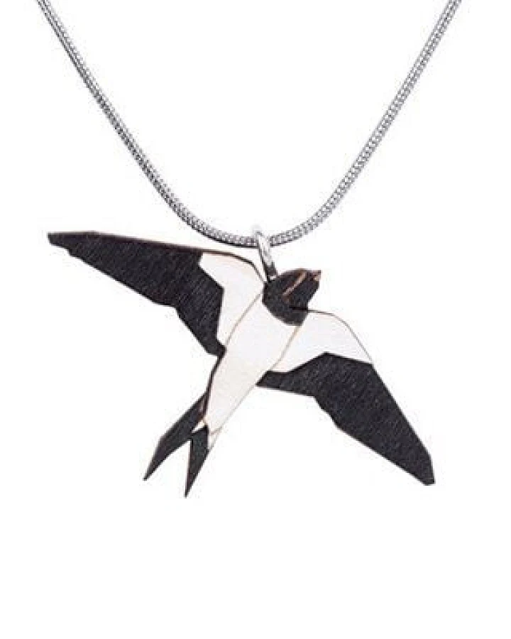 BeWooden Holzanhänger Swallow Pendant – handgefertigter Schmuck mit Schwalbenmotiv