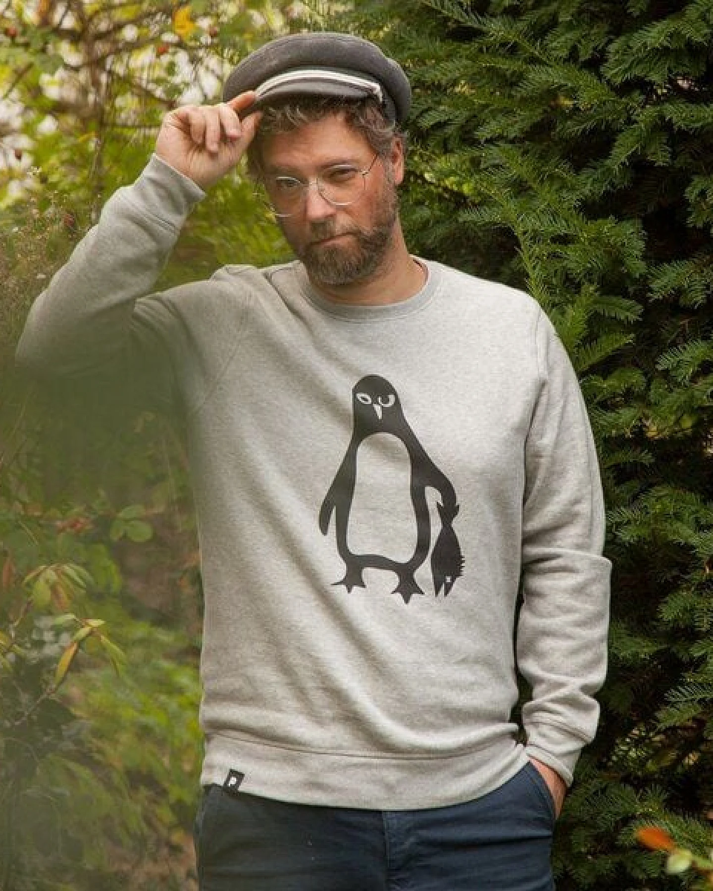 päfjes Pinguin Paul mit Fisch - Fair Wear Unisex Sweater – Ansicht 2