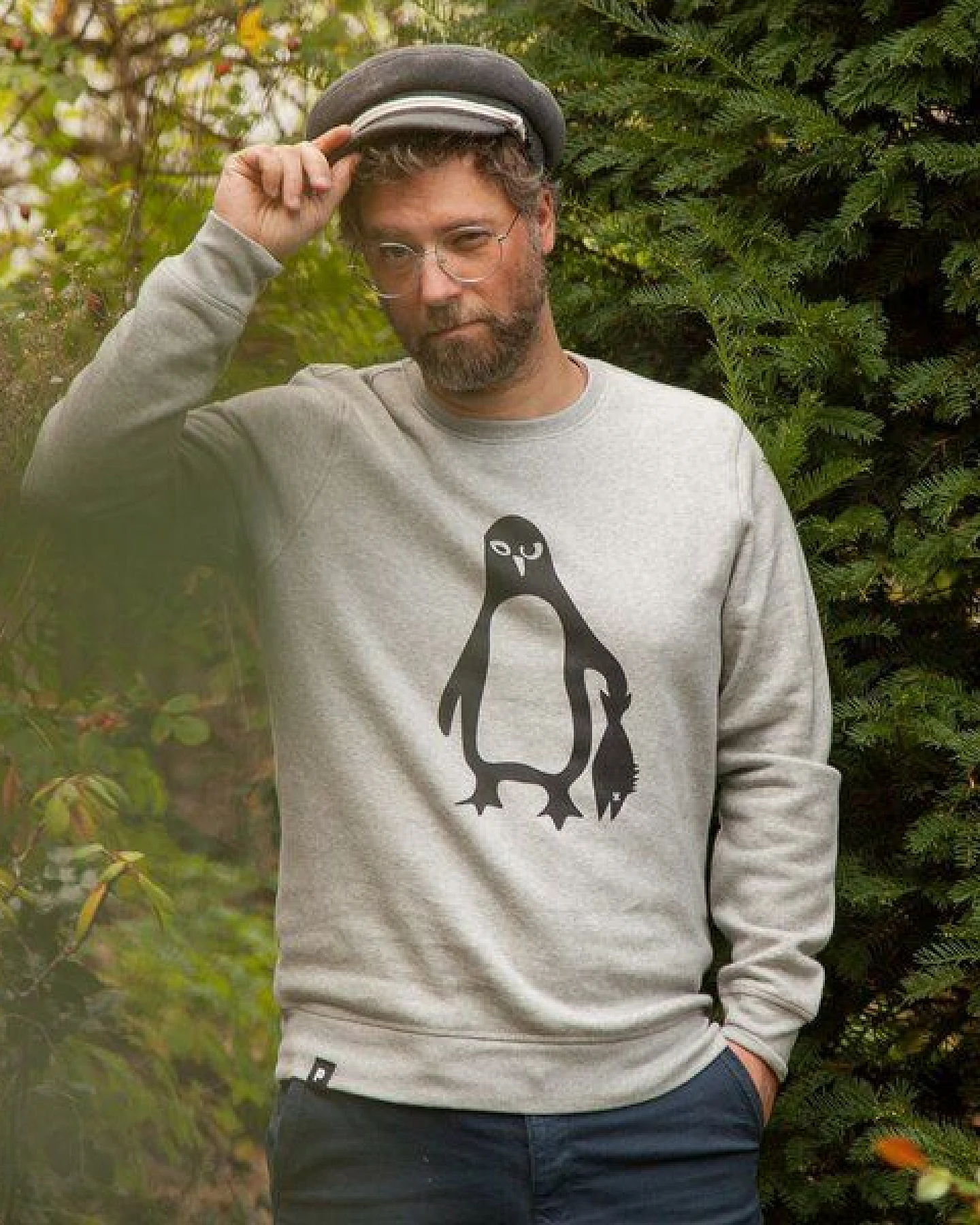 päfjes Pinguin Paul mit Fisch - Fair Wear Unisex Sweater – Ansicht 2