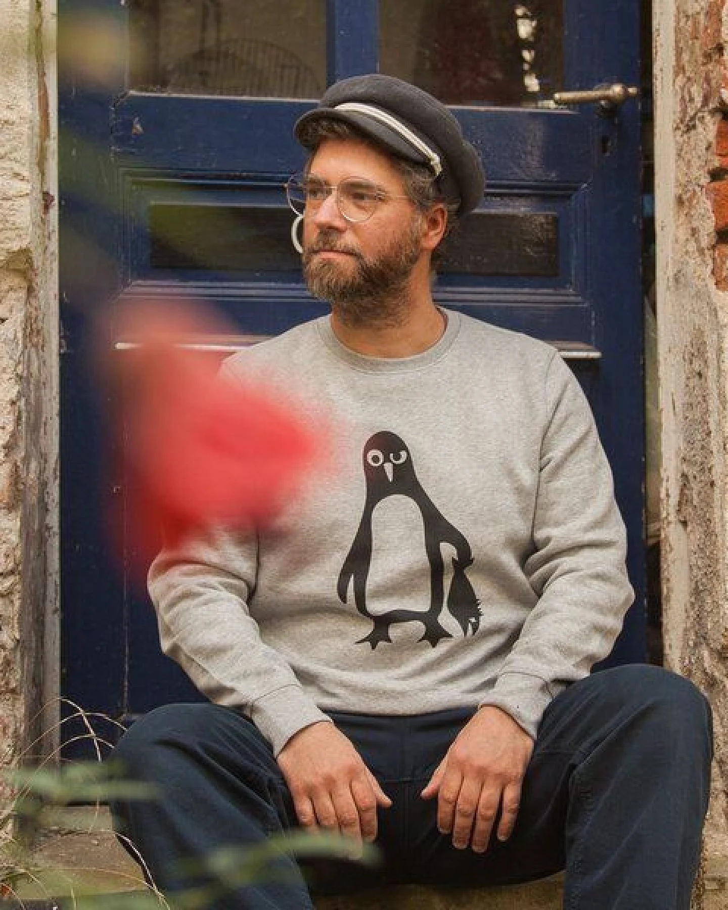 päfjes Pinguin Paul mit Fisch - Fair Wear Unisex Sweater – Ansicht 2