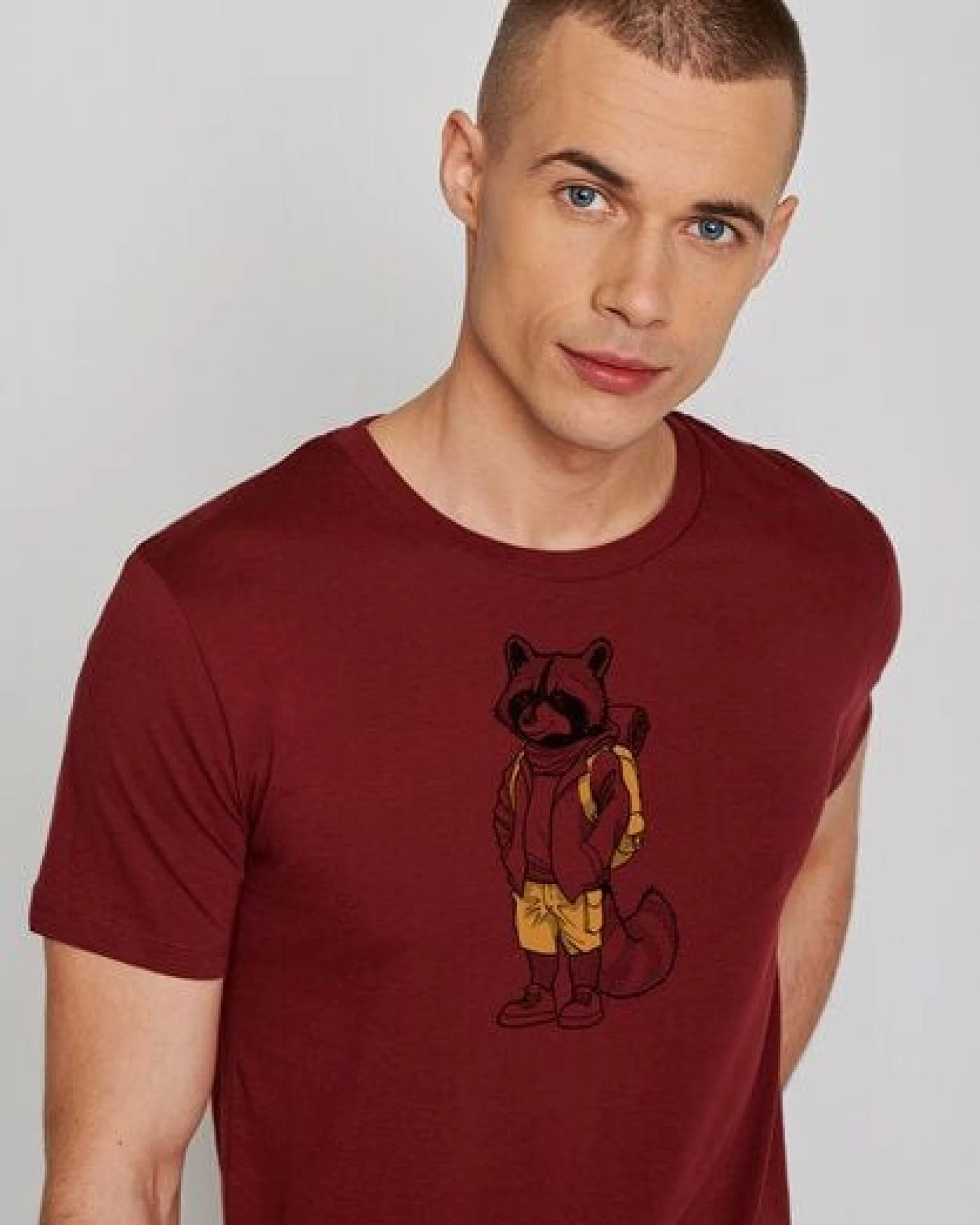 GREENBOMB Animal Raccoon Hike Guide - Sportliches T-Shirt aus Bio-Baumwolle / hochwertiger Print / GOTS / Fair & Vegan – Ansicht 2