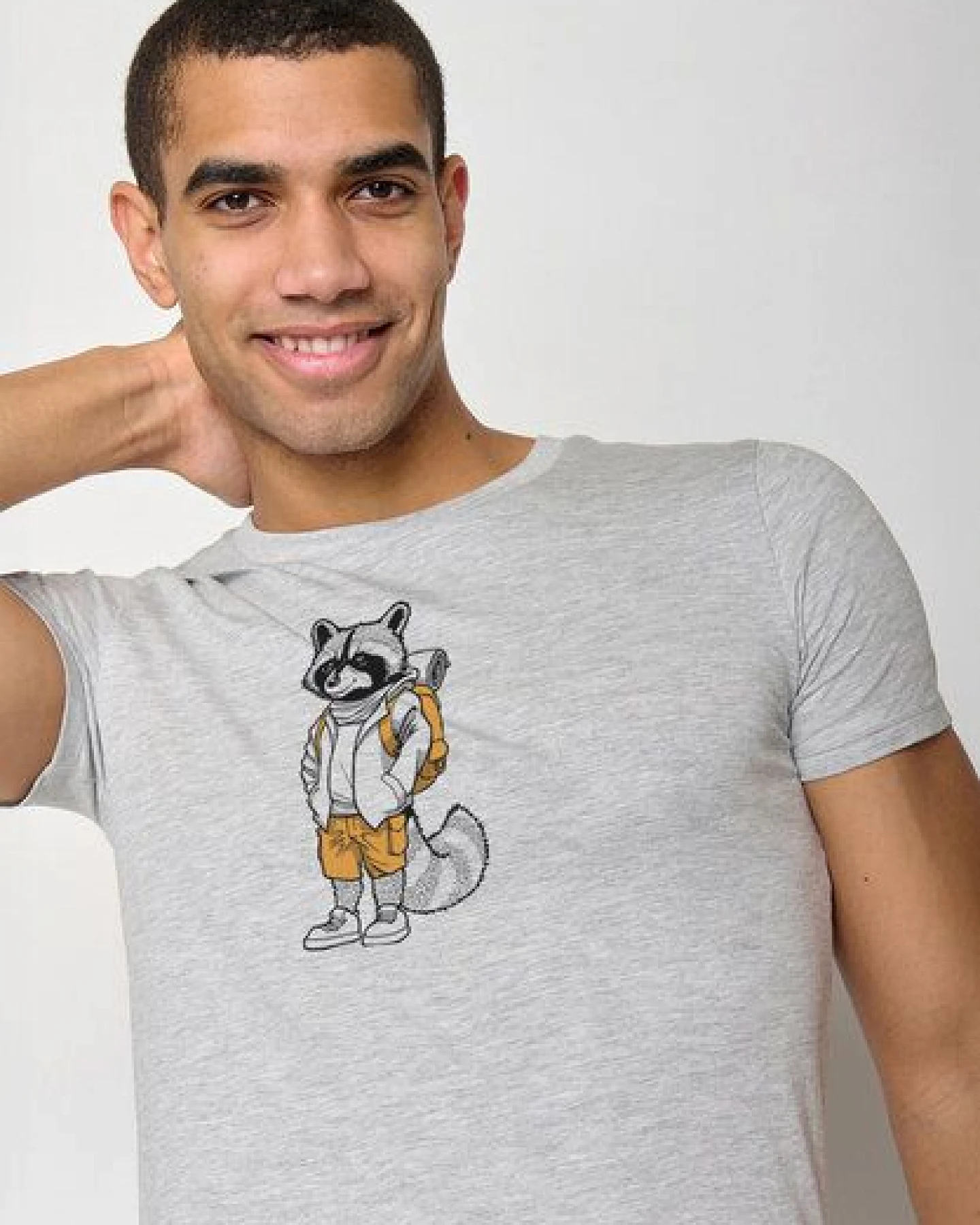GREENBOMB Animal Raccoon Hike Guide - Sportliches T-Shirt aus Bio-Baumwolle / hochwertiger Print / GOTS / Fair & Vegan – Ansicht 2