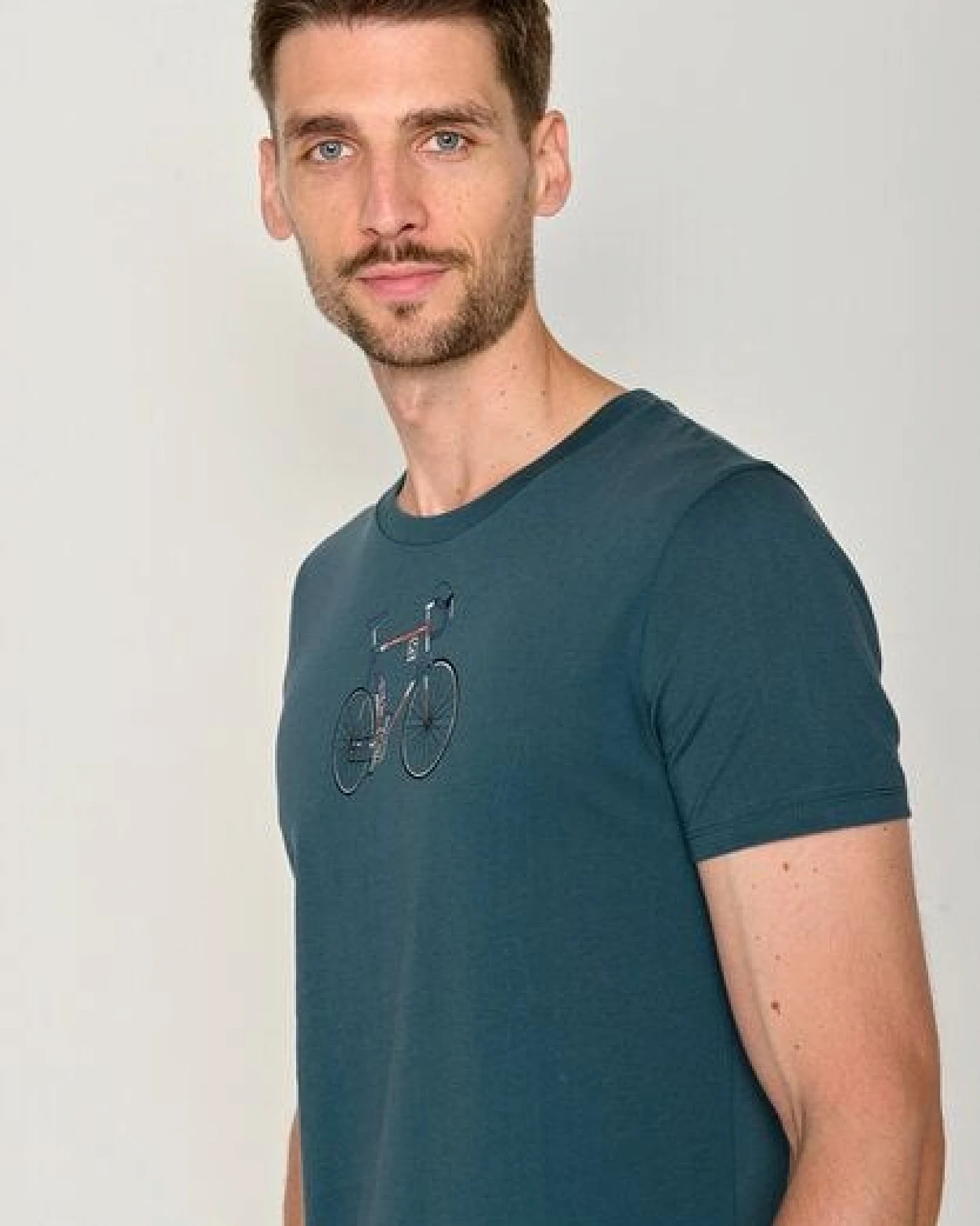 GREENBOMB Bike Mikkel Guide - Sportliches T-Shirt aus Bio-Baumwolle / hochwertiger Print / GOTS / Fair & Vegan – Ansicht 4