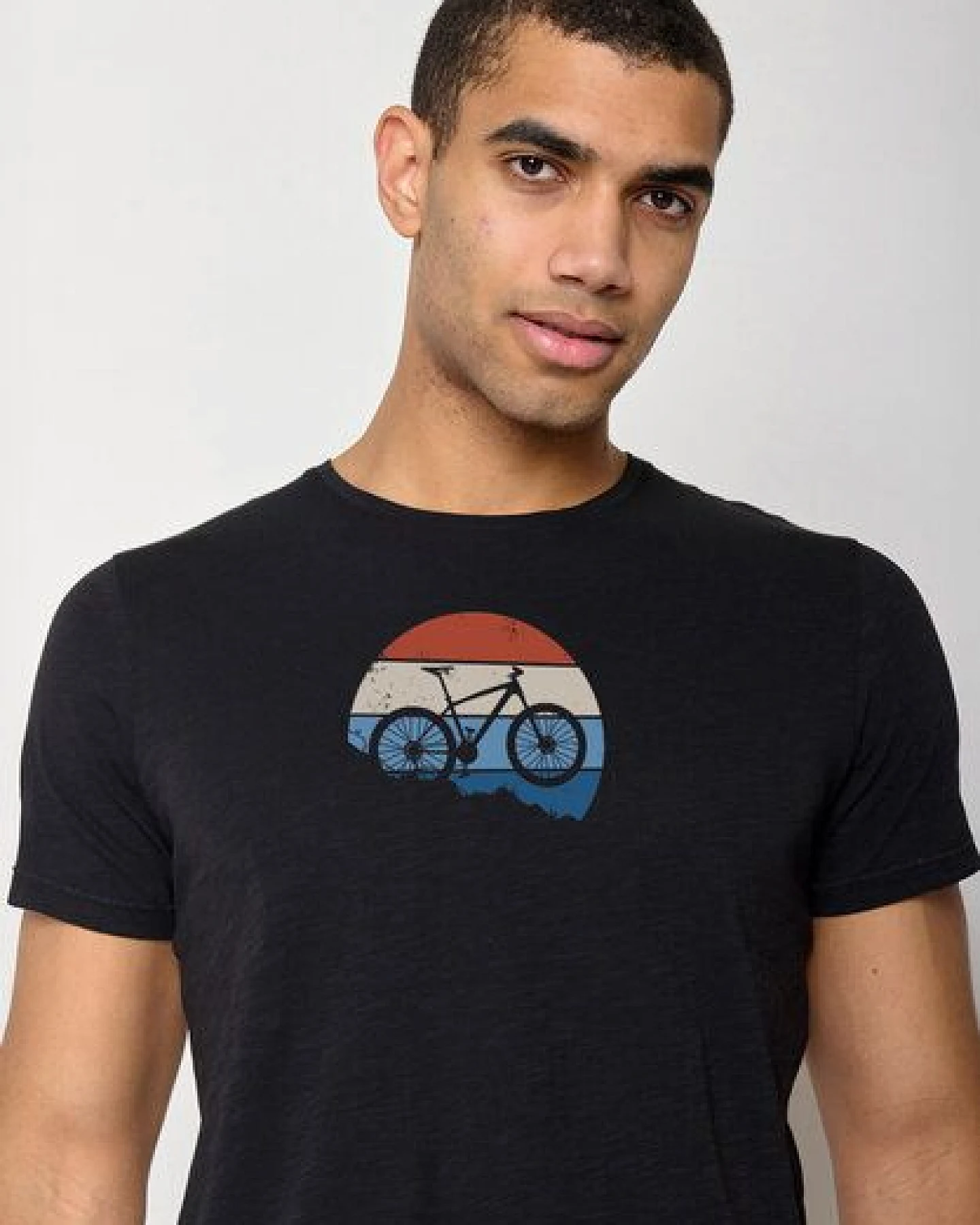 GREENBOMB Bike Winter Spice - Lässiges T-Shirt aus Bio-Baumwolle / hochwertiger Print / GOTS / Fair & Vegan – Ansicht 2
