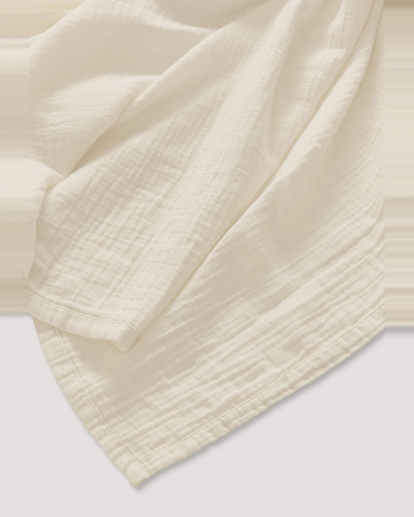 hessnatur Musselin-Decke aus Bio-Baumwolle - natur - Größe 180x230 cm – Ansicht 2
