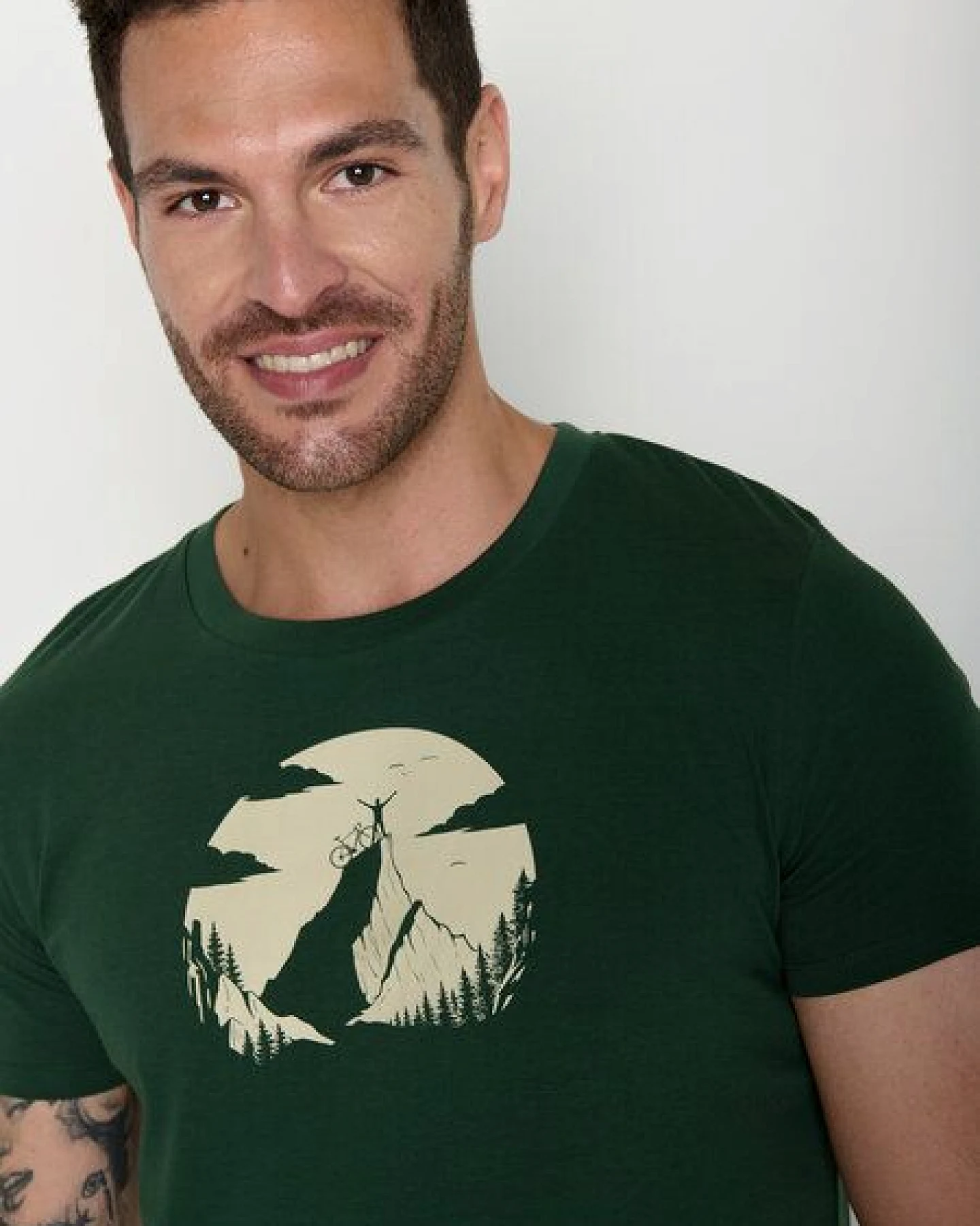 GREENBOMB Nature Clouds Ride Guide - Sportliches T-Shirt aus Bio-Baumwolle / hochwertiger Print / GOTS / Fair & Vegan – Ansicht 2
