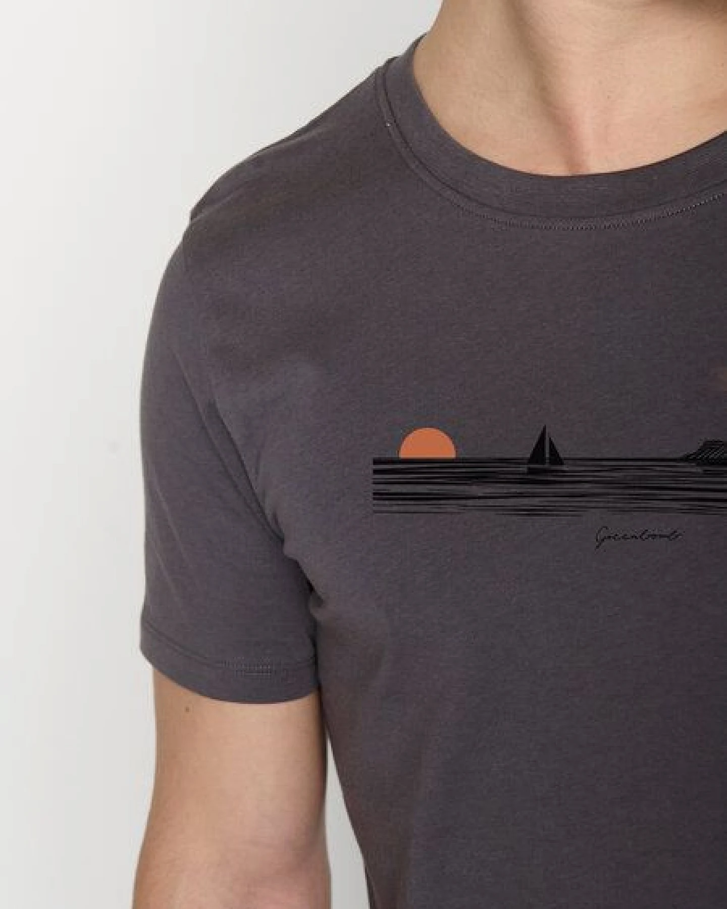 GREENBOMB Nature Evening Glow Guide - Sportliches T-Shirt aus Bio-Baumwolle / hochwertiger Print / GOTS / Fair & Vegan – Ansicht 2