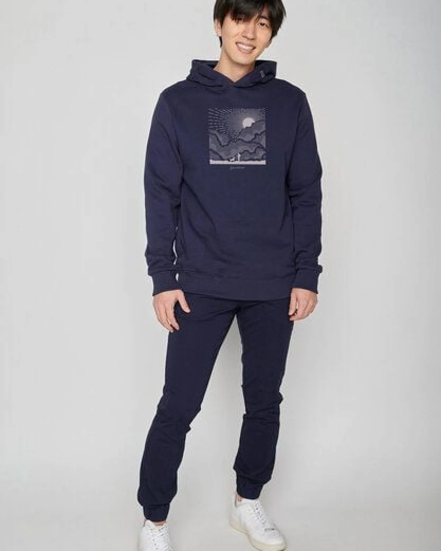 GREENBOMB Nature Friends Star - Kuschliger Hoodie aus Bio-Baumwolle / hochwertiger Print / GOTS / Fair & Vegan – Ansicht 3