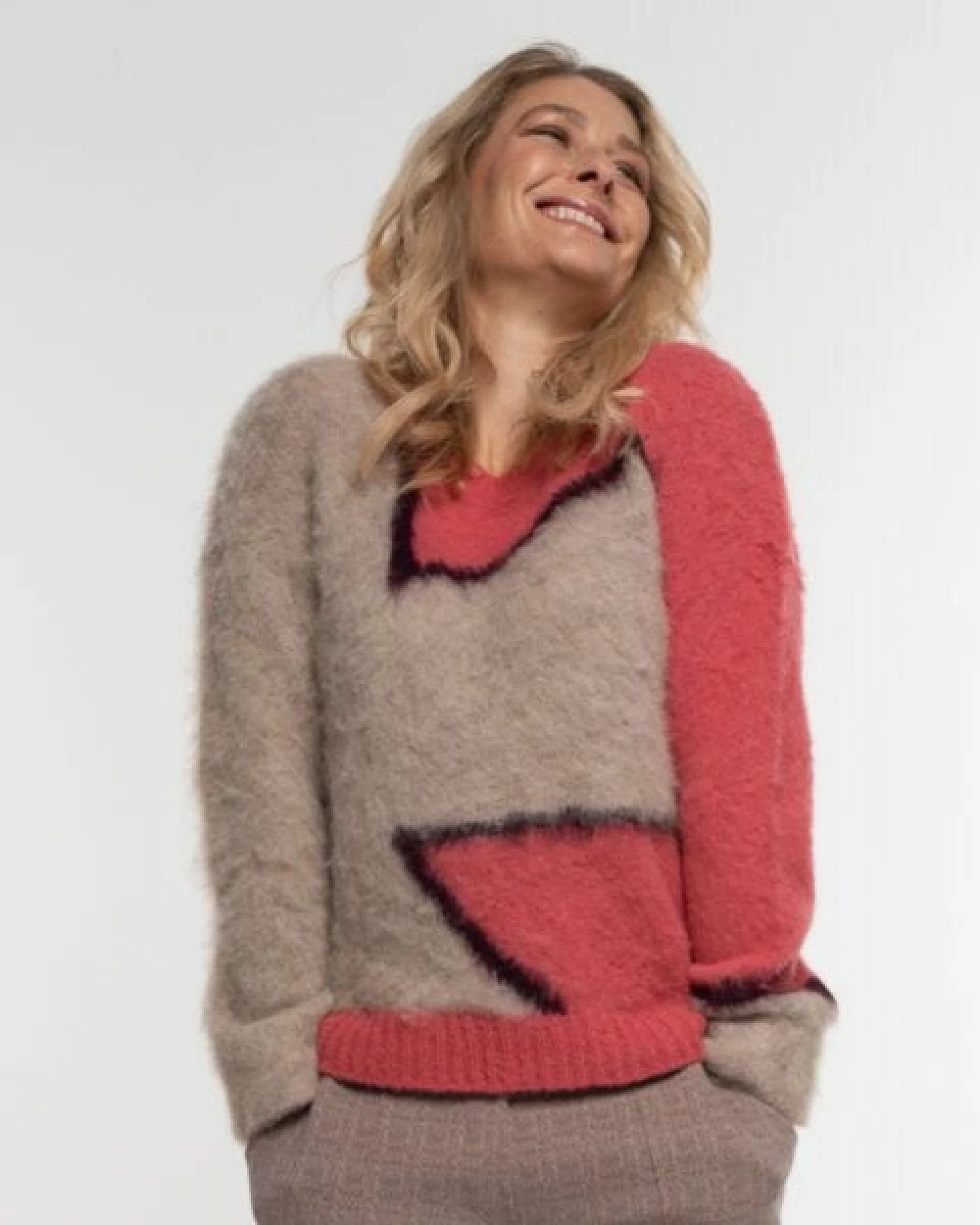 Alma & Lovis Color-Block Pullover aus gebrushtem Alpakastrick – Ansicht 3