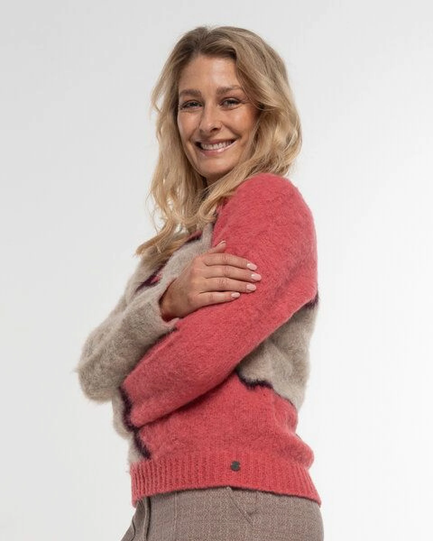 Alma & Lovis Color-Block Pullover aus gebrushtem Alpakastrick – Ansicht 4