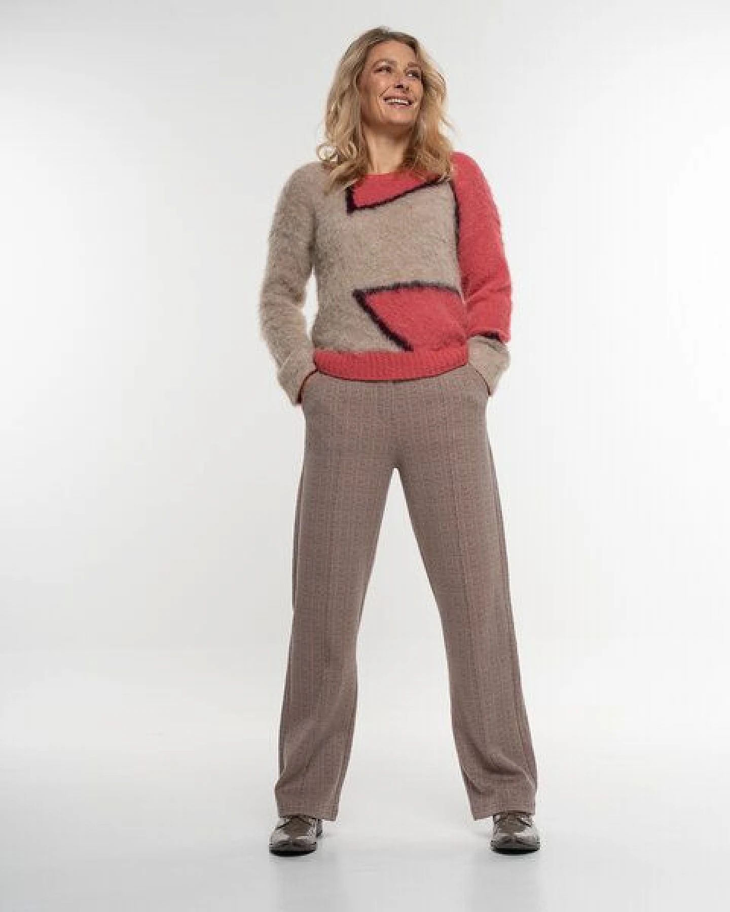 Alma & Lovis Color-Block Pullover aus gebrushtem Alpakastrick – Ansicht 2