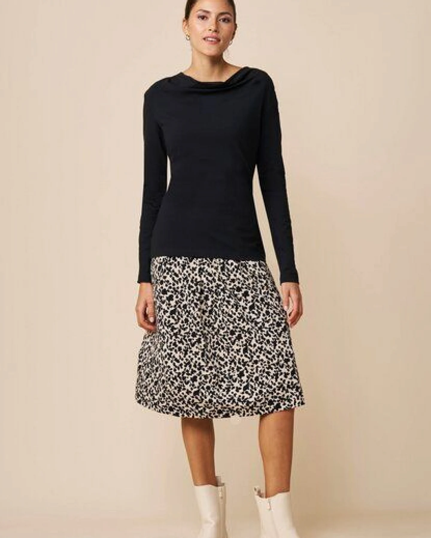 LANA Shirt, Modell Jule – Ansicht 2