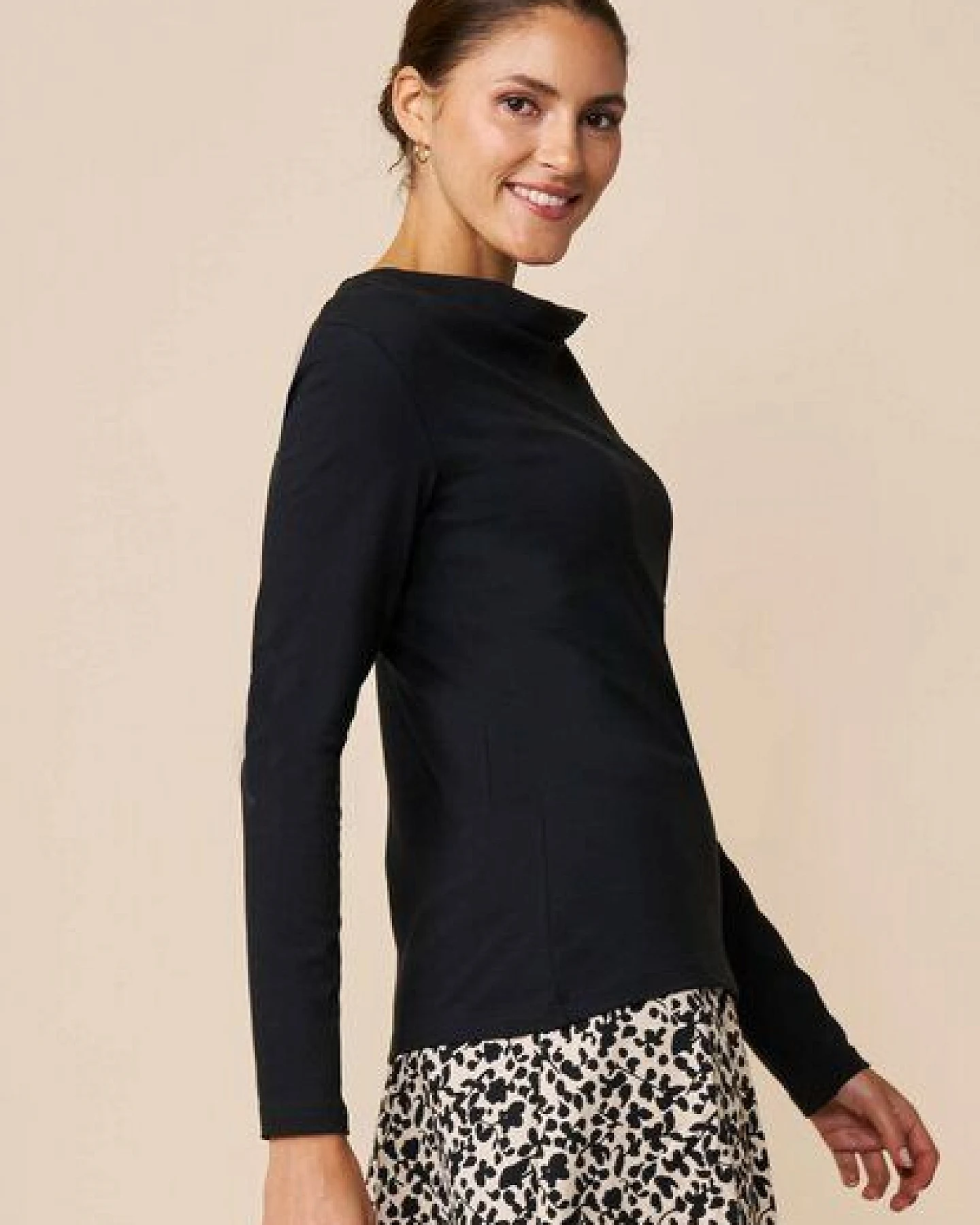 LANA Shirt, Modell Jule – Ansicht 3