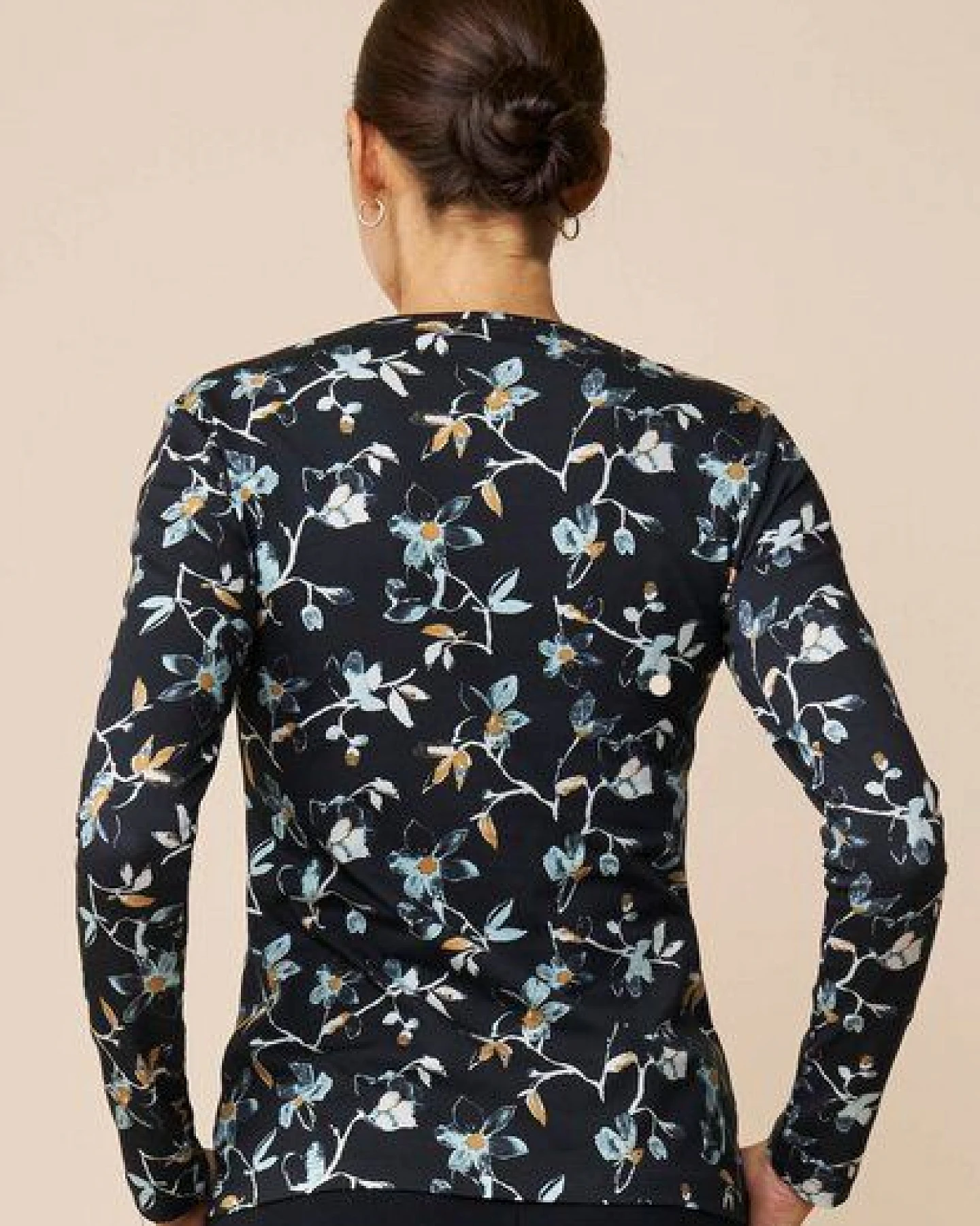LANA Organic Shirt, Modell Nina – Ansicht 4