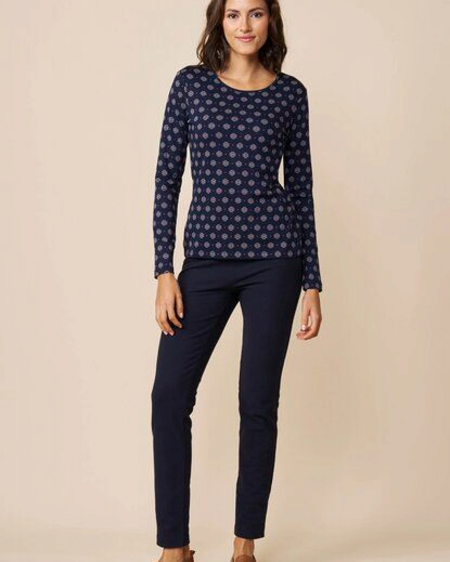 LANA Organic Shirt, Modell Nina – Ansicht 2
