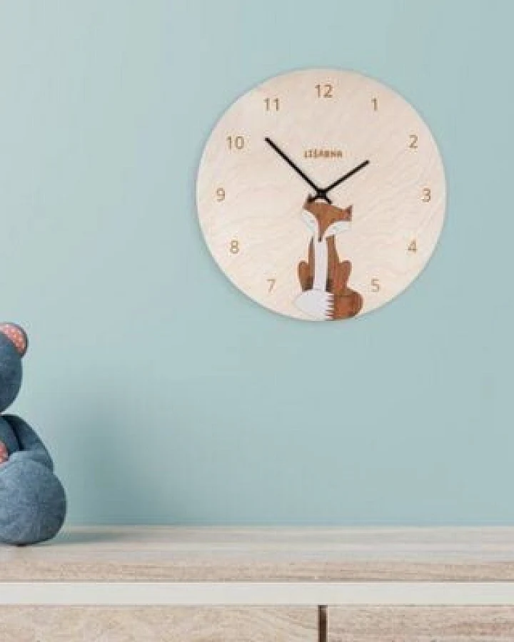 BeWooden Holzuhr Fox Clock – handgefertigte Wanduhr aus Birkenholz mit Fuchs-Motiv
