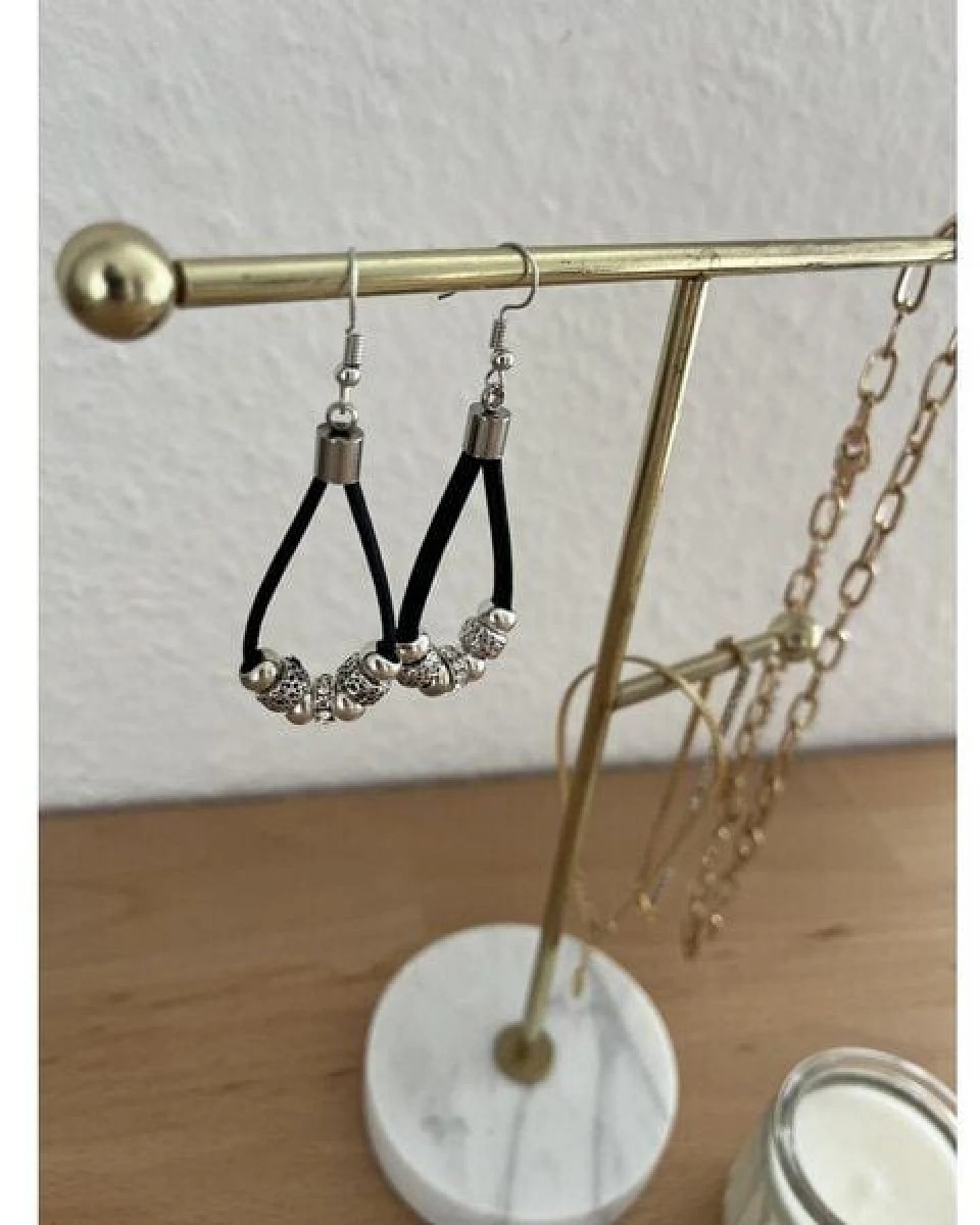 Kork-Deko Silber-Schwarze Ohrringe mit Kork – Ansicht 4