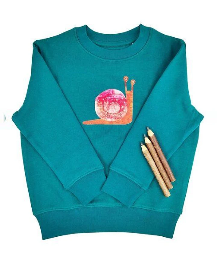 Meladi Kinder Sweater aus Biobaumwolle - Schnecke auf Forrest Green