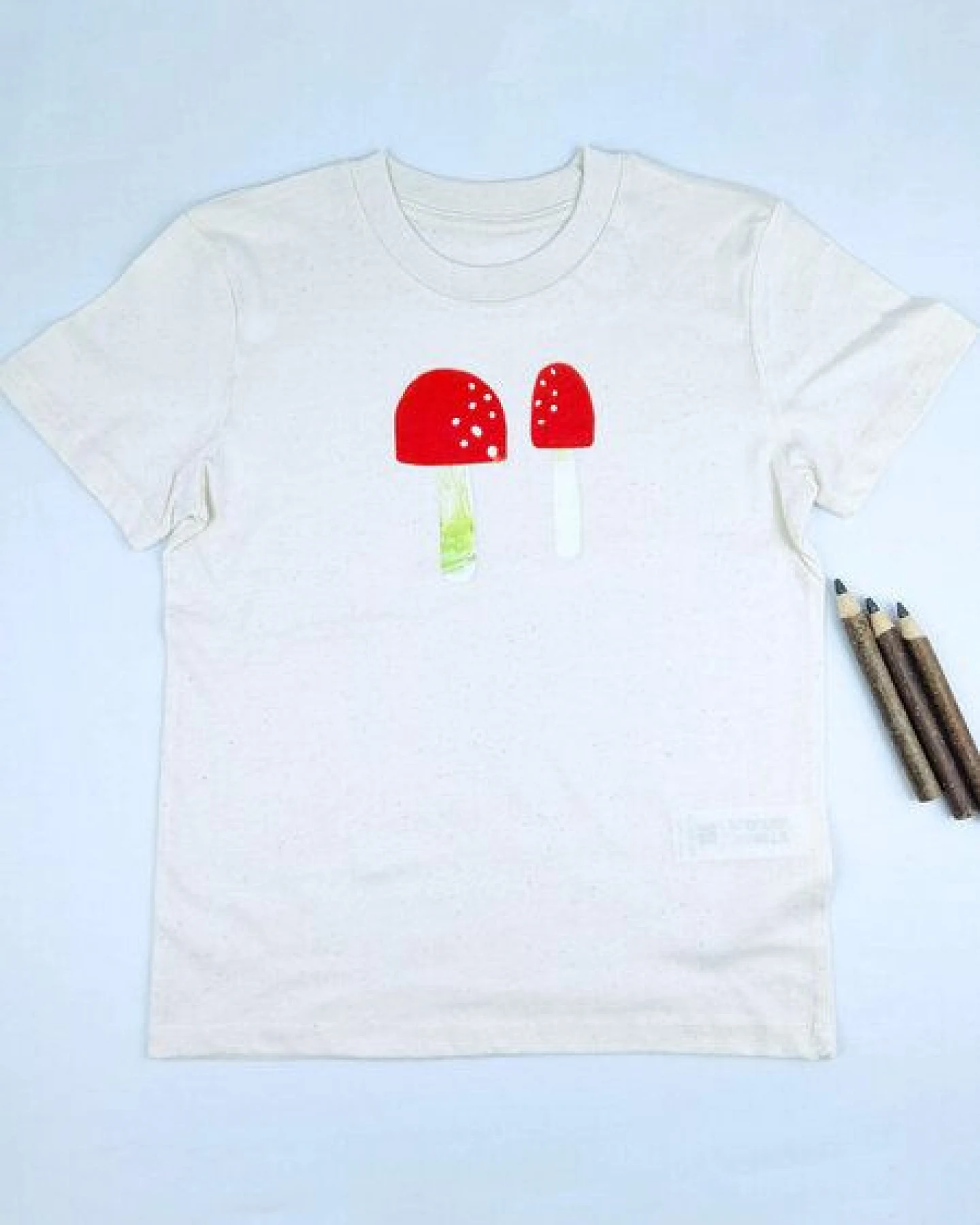 Meladi Kinder Shirt aus Biobaumwolle - Pilze auf Natural Raw – Ansicht 2
