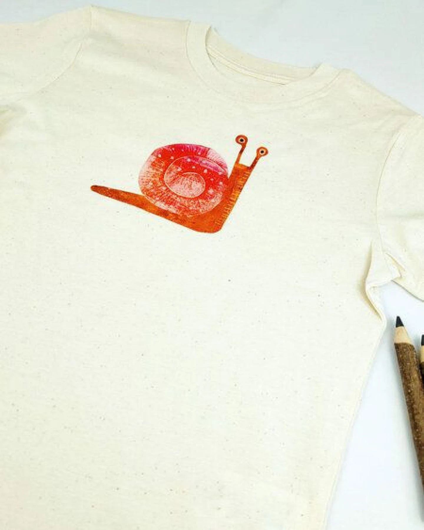 Meladi Kinder Shirt aus Biobaumwolle - Schnecke auf Natural Raw – Ansicht 2