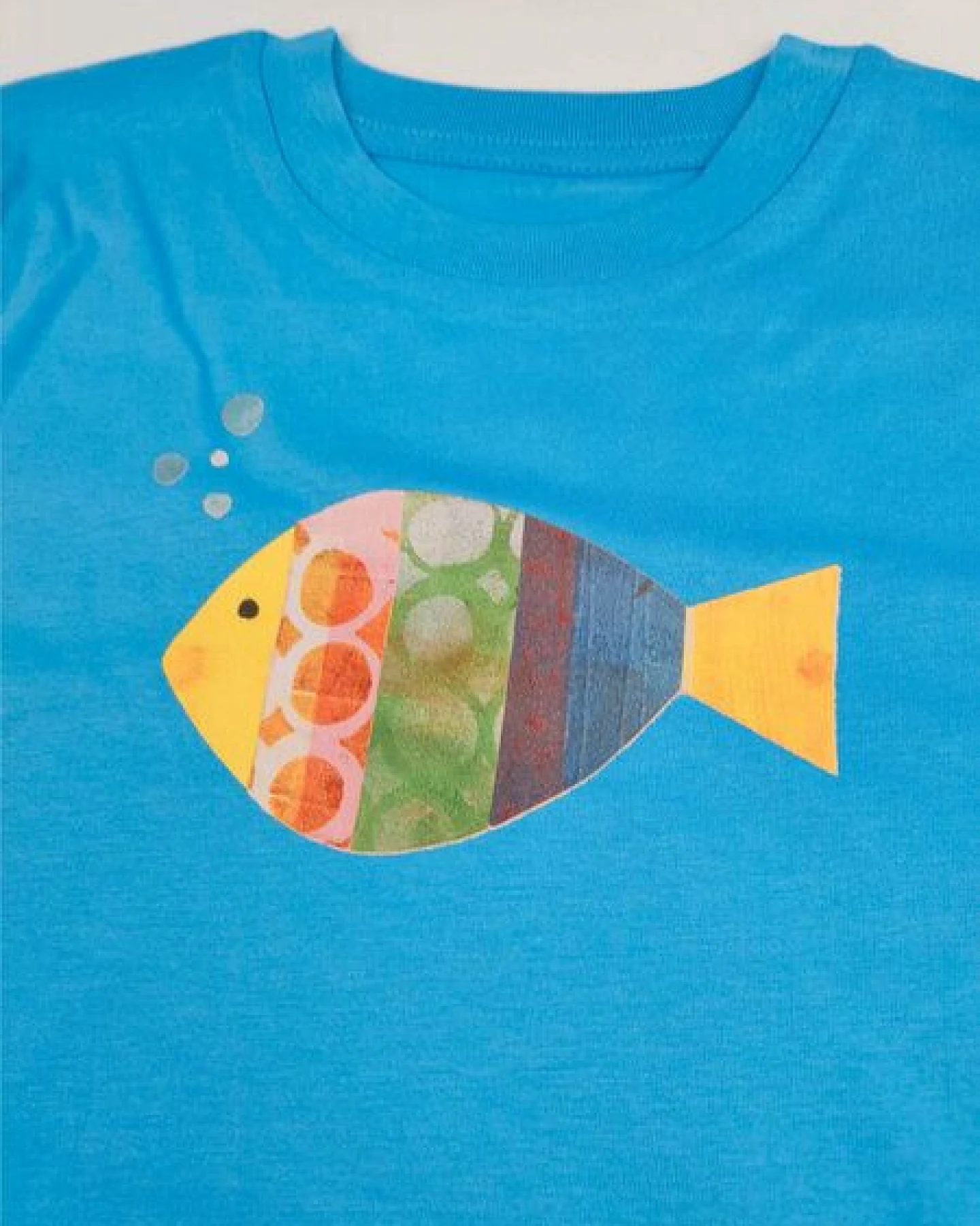 Meladi Kinder Shirt aus Biobaumwolle - Fisch auf Aqua Blue – Ansicht 2