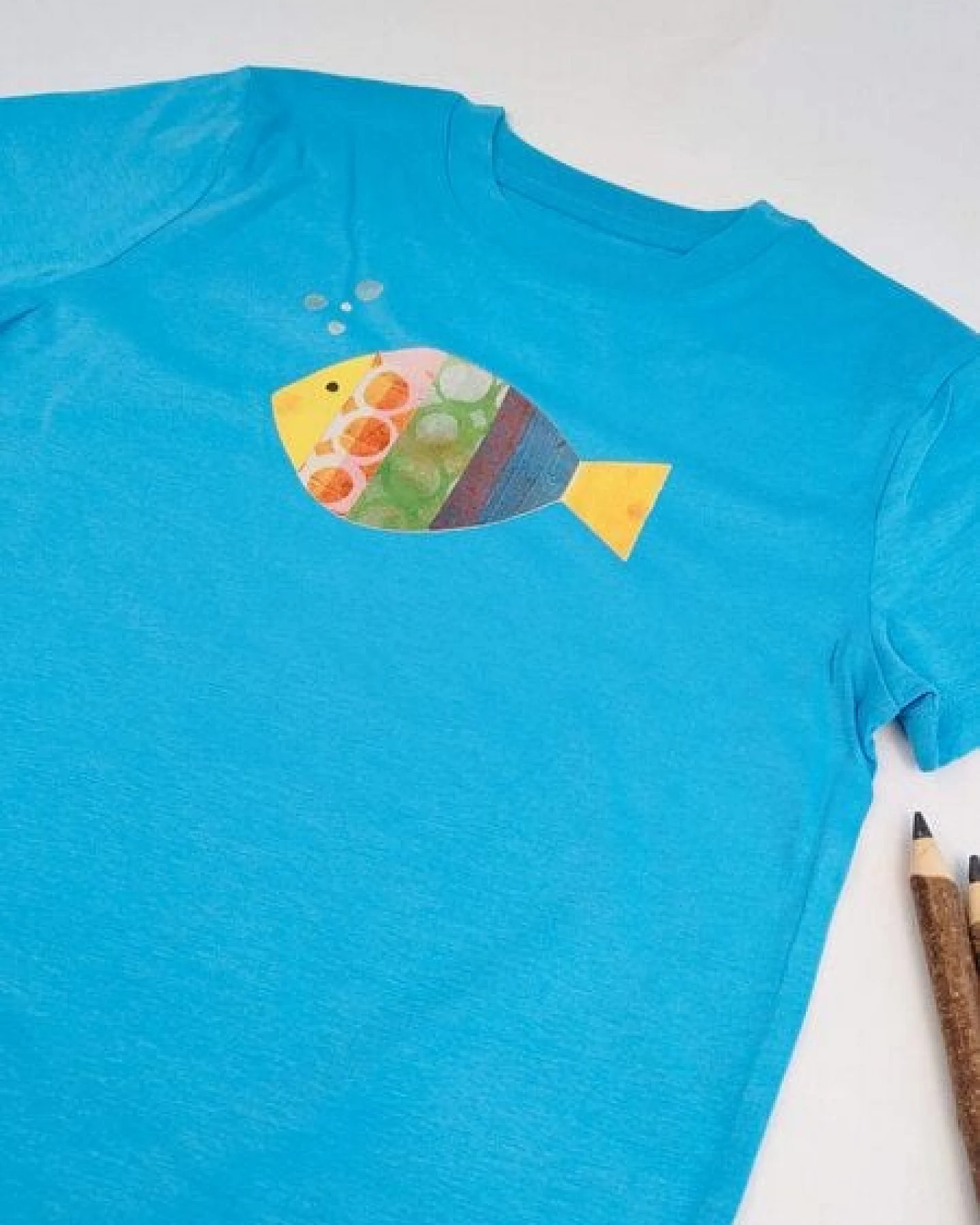 Meladi Kinder Shirt aus Biobaumwolle - Fisch auf Aqua Blue – Ansicht 4