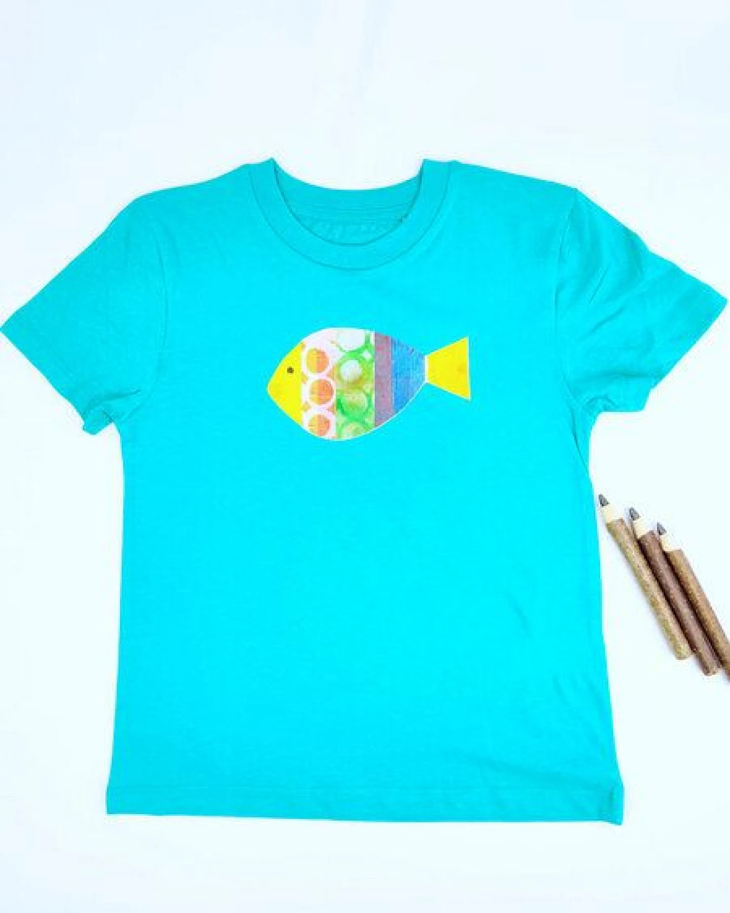 Meladi Kinder Shirt aus Biobaumwolle - Fisch auf Türkis – Ansicht 2