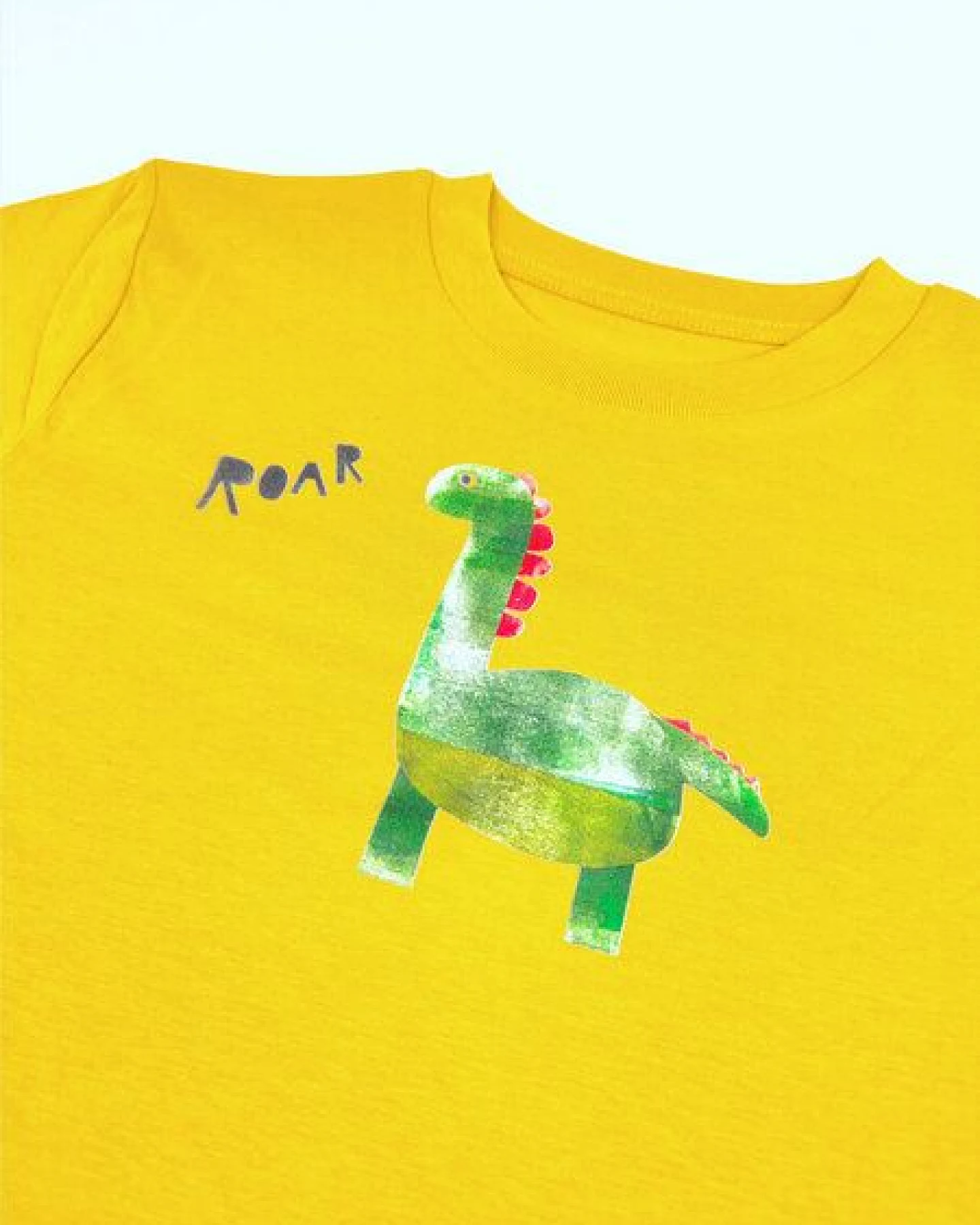 Meladi Kinder Shirt aus Biobaumwolle - Dino auf Ocre Gelb – Ansicht 4