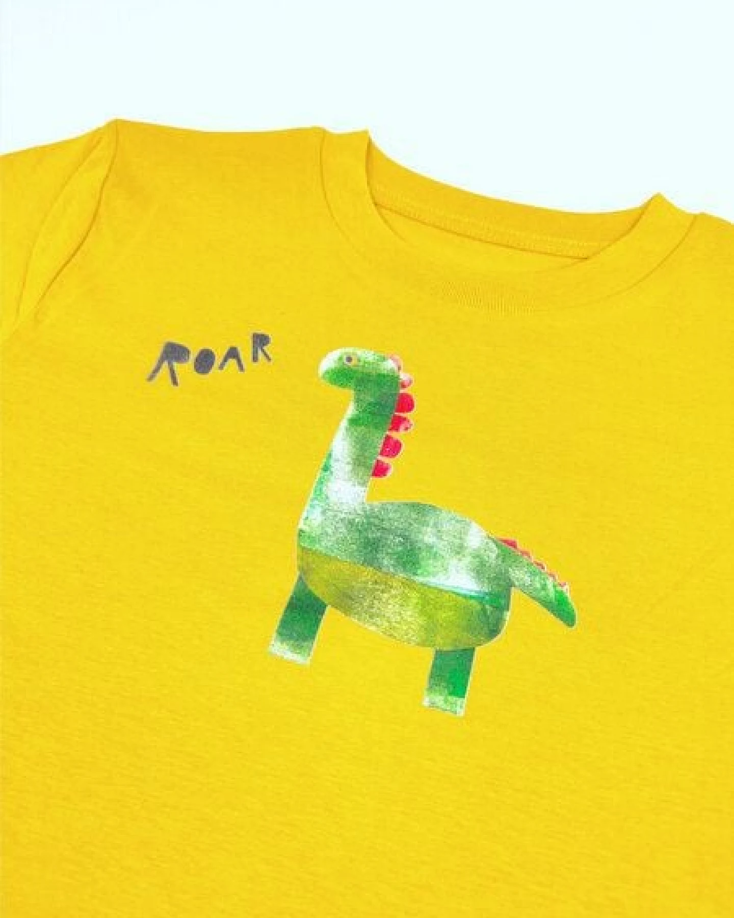 Meladi Kinder Shirt aus Biobaumwolle - Dino auf Ocre Gelb – Ansicht 4