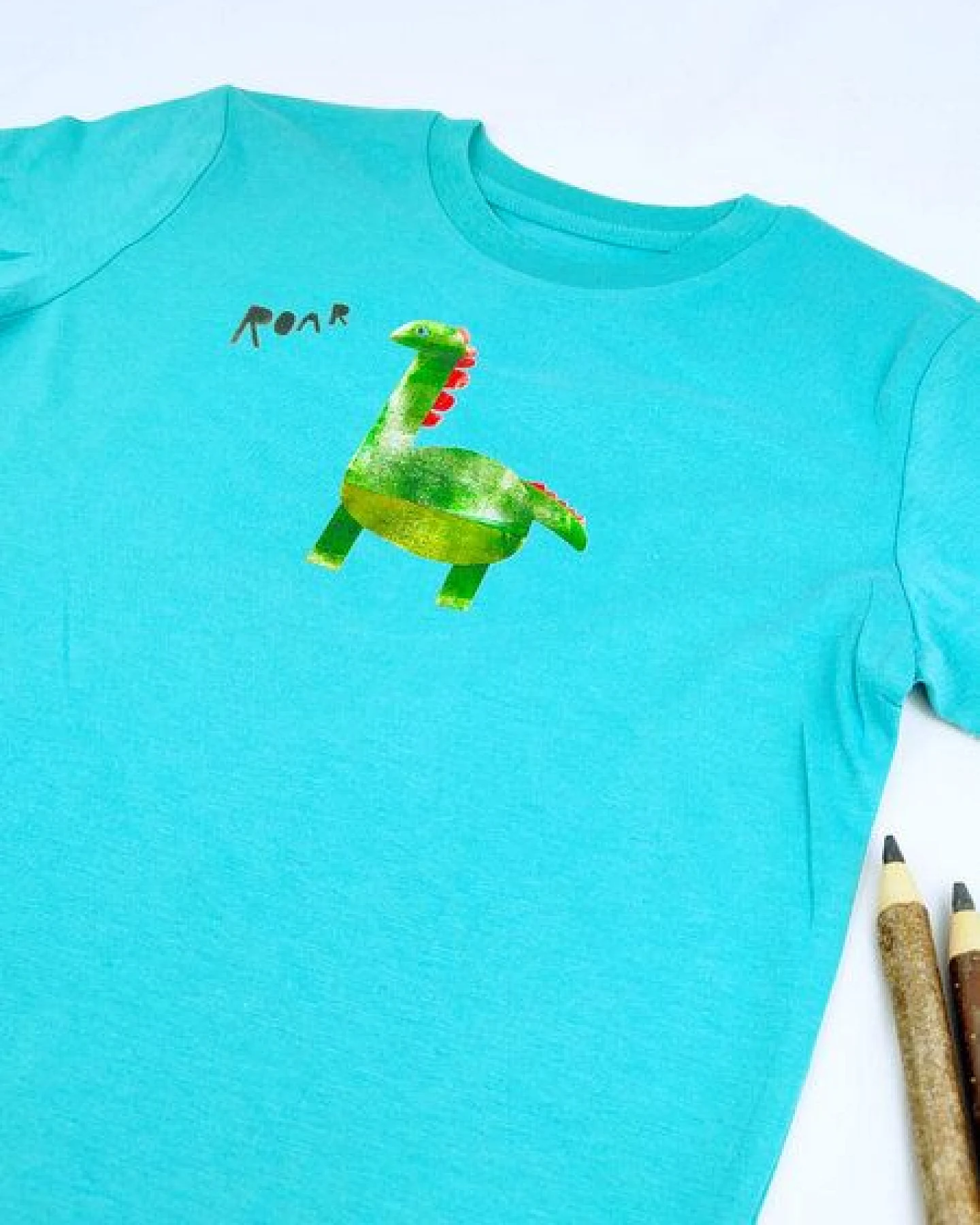 Meladi Kinder Shirt aus Biobaumwolle - Dino auf Türkis – Ansicht 3