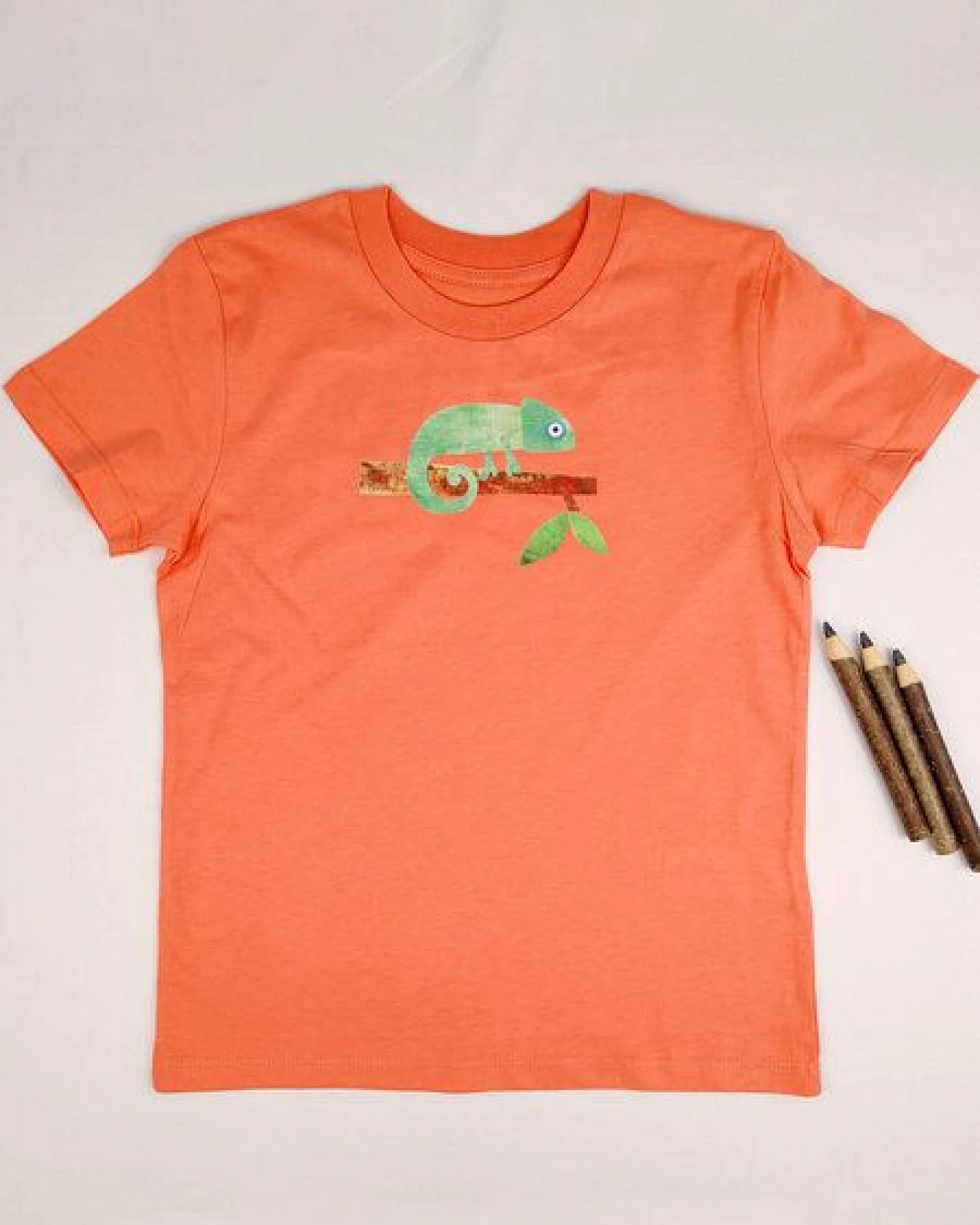 Meladi Kinder Shirt aus Biobaumwolle - Chamäleon auf Orange – Ansicht 2