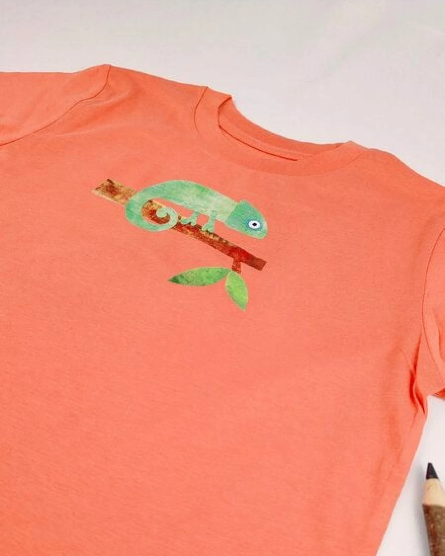 Meladi Kinder Shirt aus Biobaumwolle - Chamäleon auf Orange – Ansicht 3