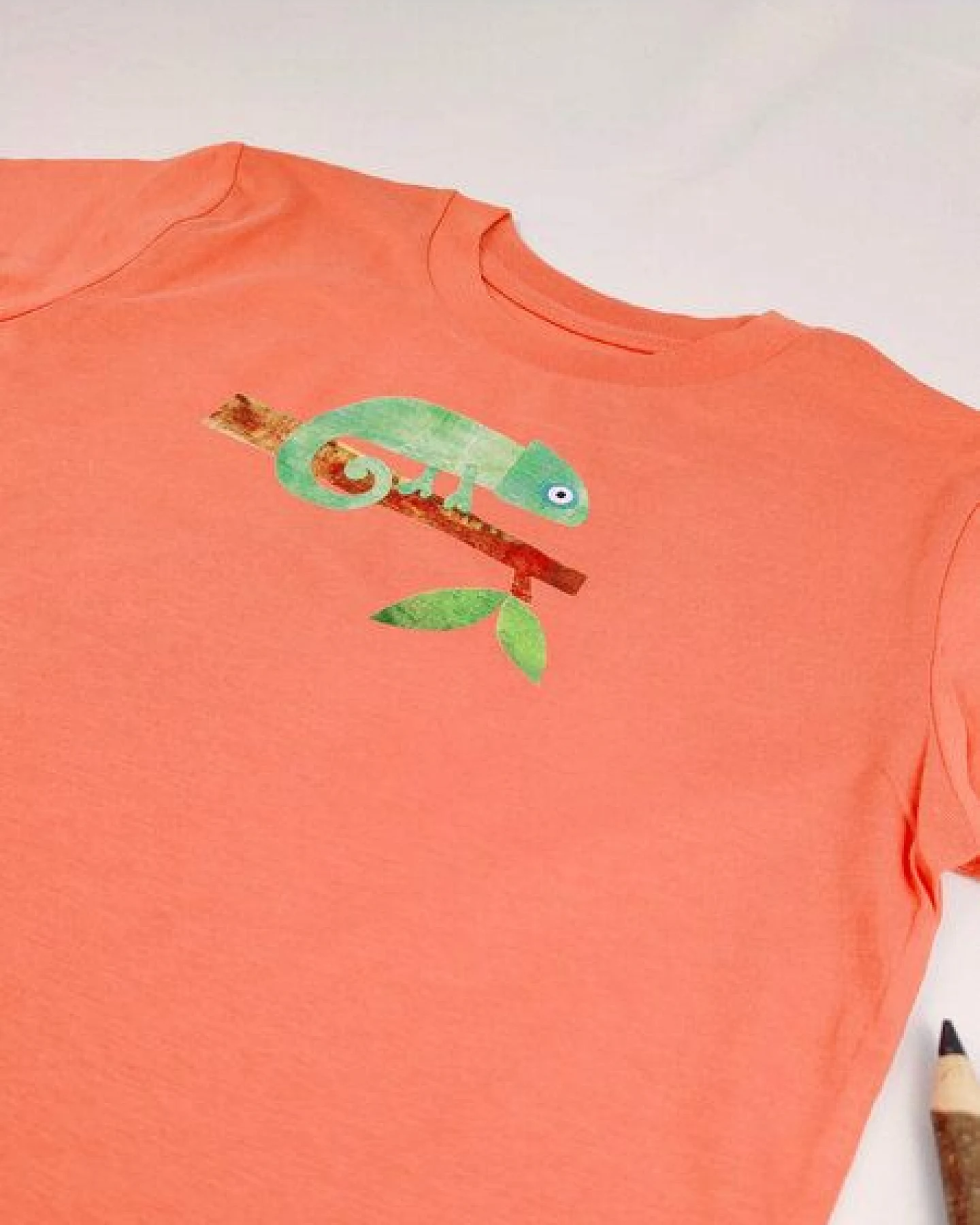Meladi Kinder Shirt aus Biobaumwolle - Chamäleon auf Orange – Ansicht 3
