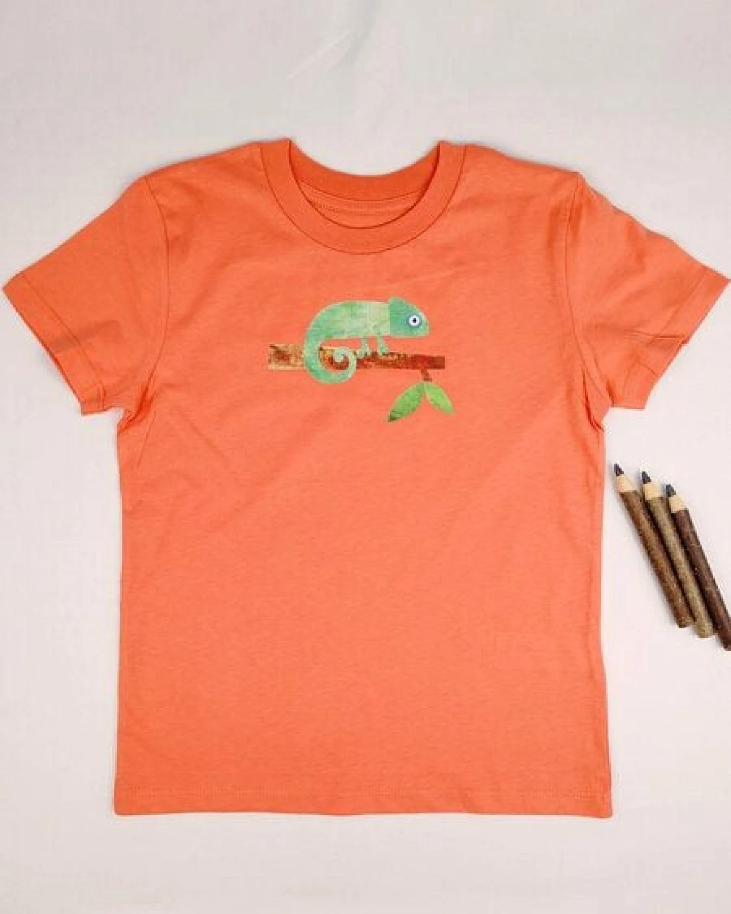Meladi Kinder Shirt aus Biobaumwolle - Chamäleon auf Orange – Ansicht 2